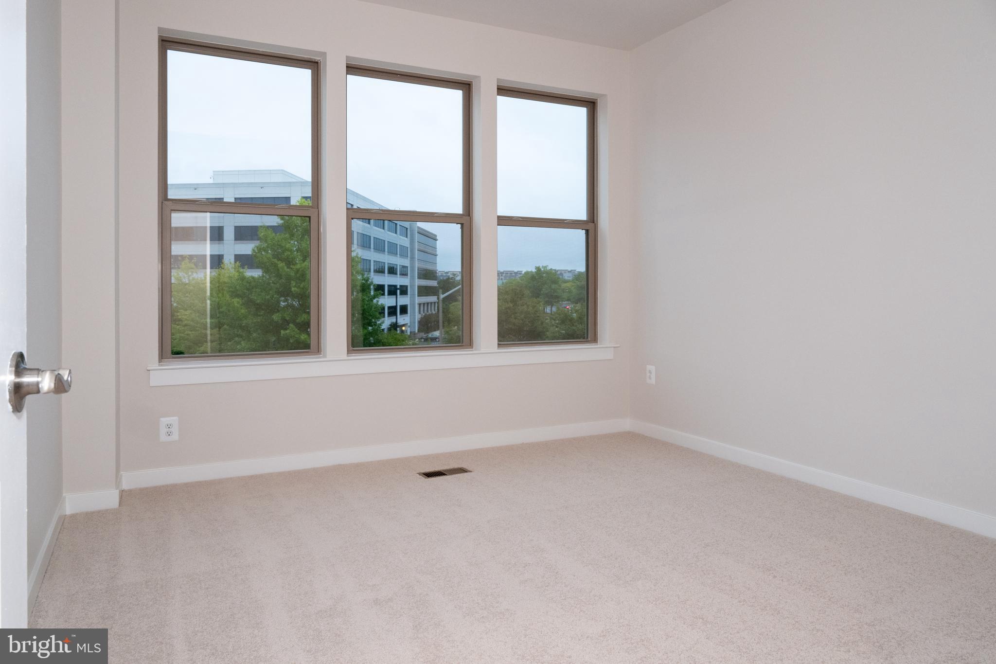 DULLES TECHNOLOGY - Residential Lease