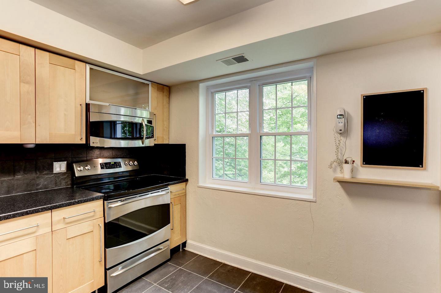 ROSSLYN - Residential Lease