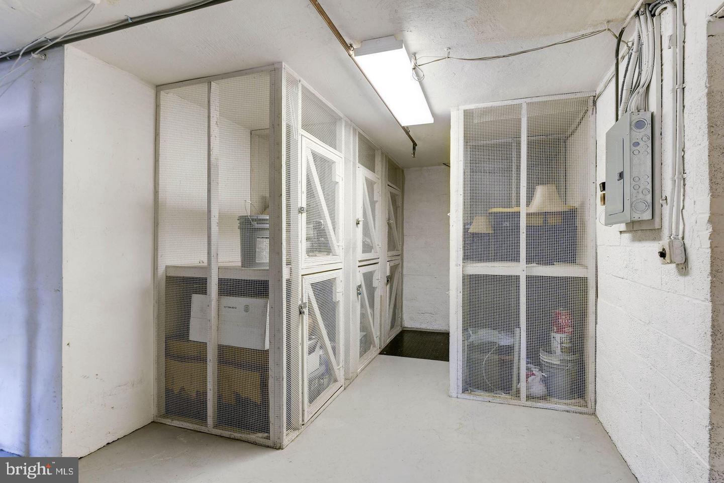 ROSSLYN - Residential Lease