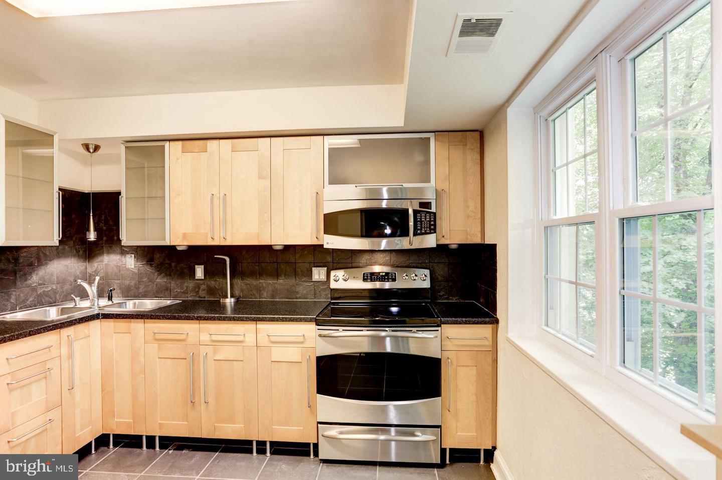 ROSSLYN - Residential Lease