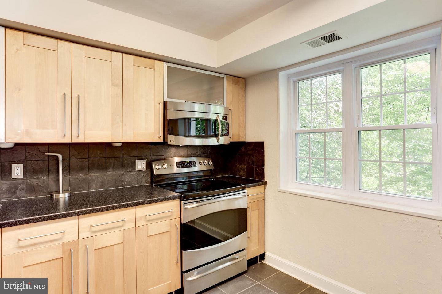 ROSSLYN - Residential Lease