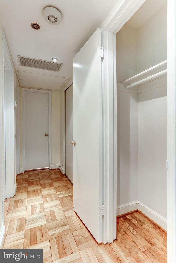 ROSSLYN - Residential Lease