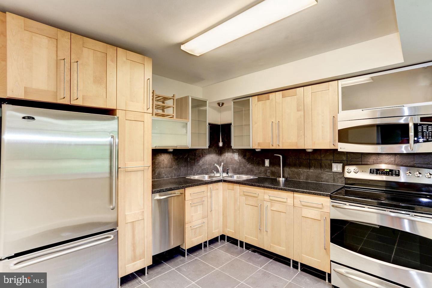 ROSSLYN - Residential Lease