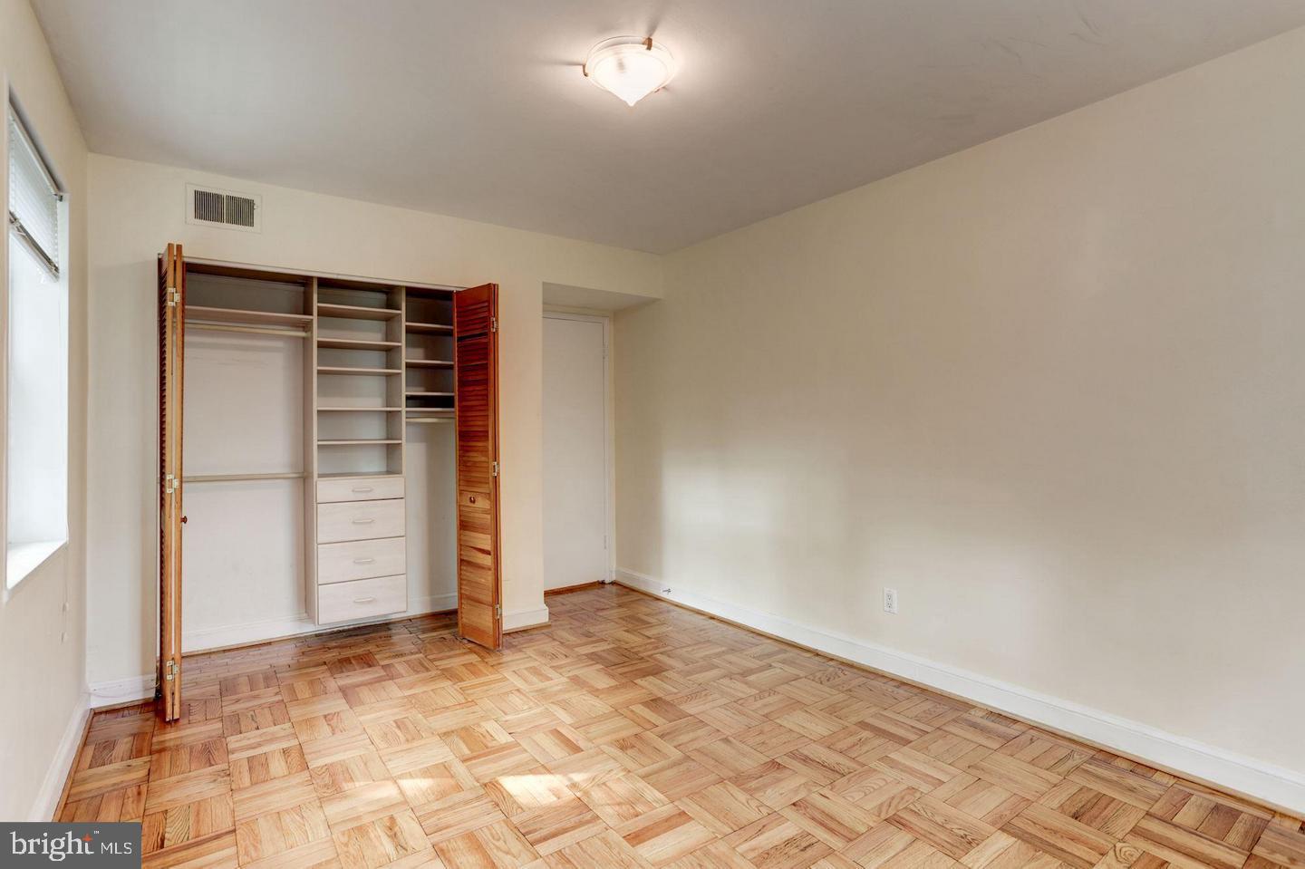 ROSSLYN - Residential Lease