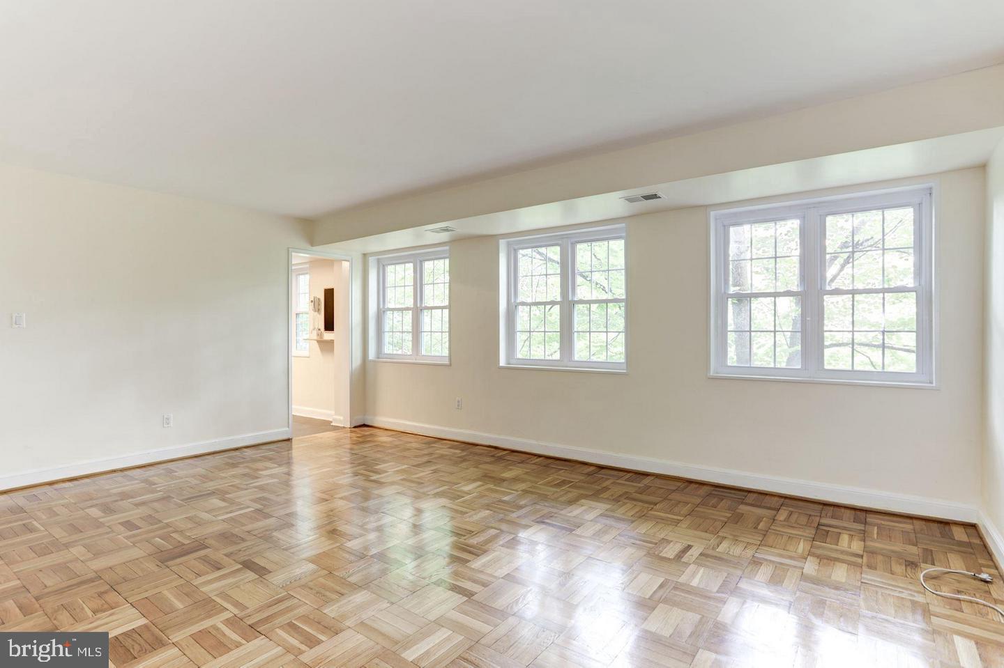 ROSSLYN - Residential Lease