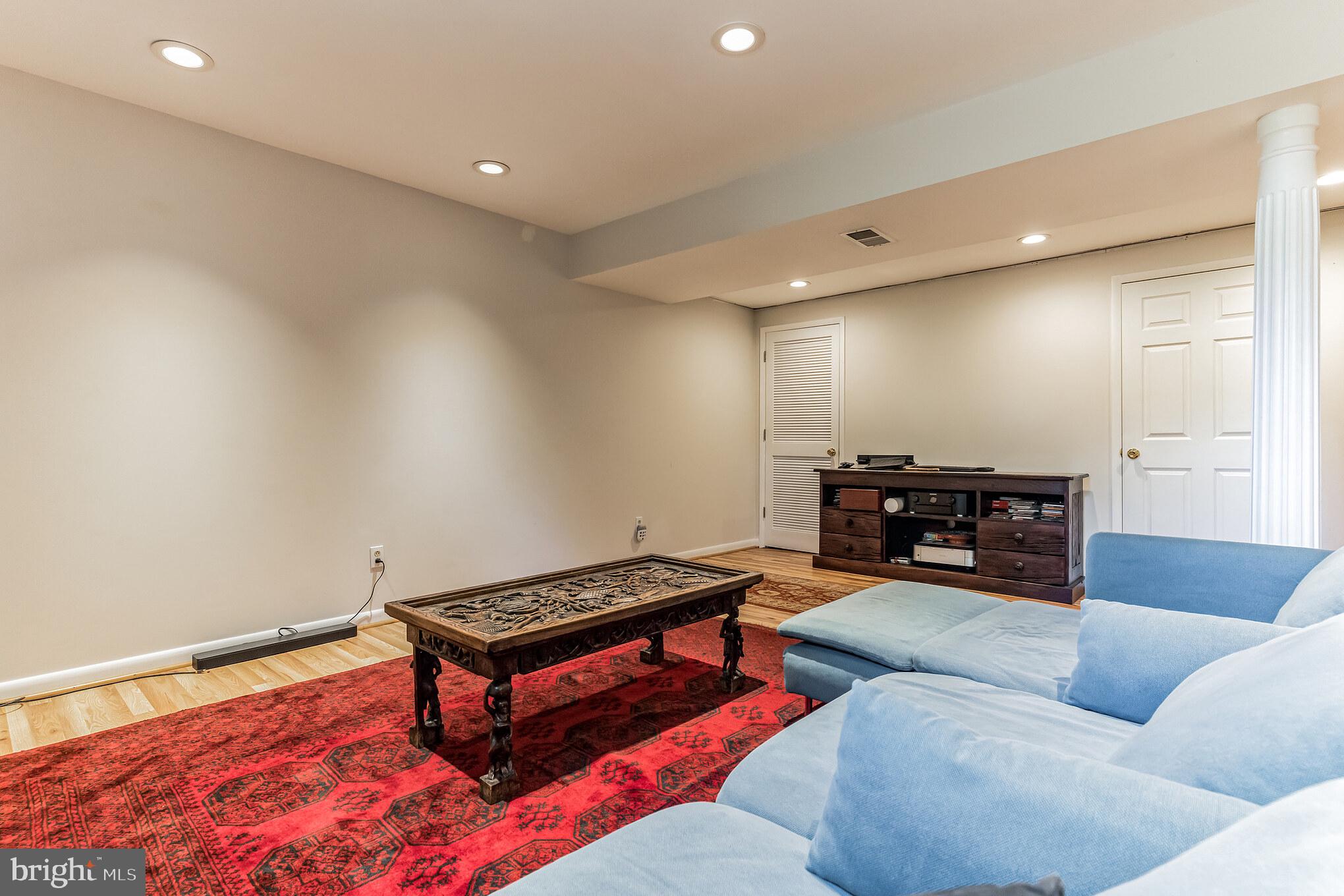 WOODSIDE PARK - Residential