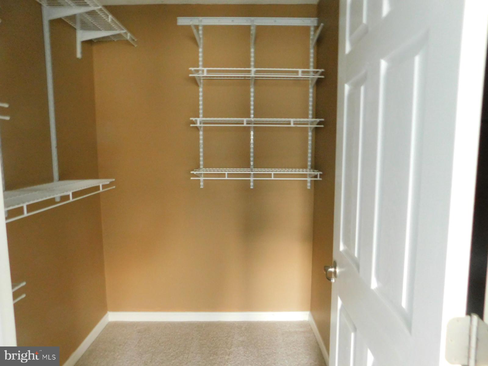 WALNUT MANOR - Residential