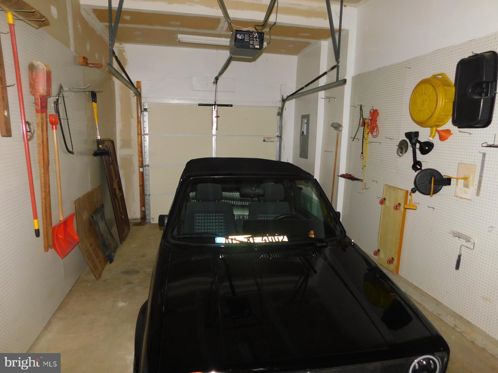 WALNUT MANOR - Residential