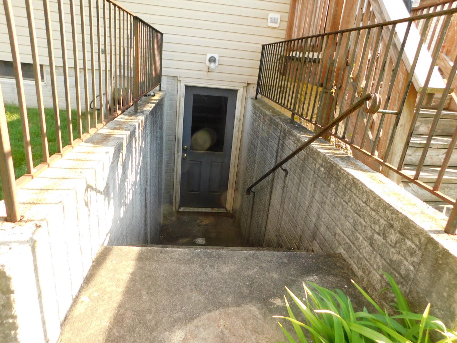 WALNUT MANOR - Residential