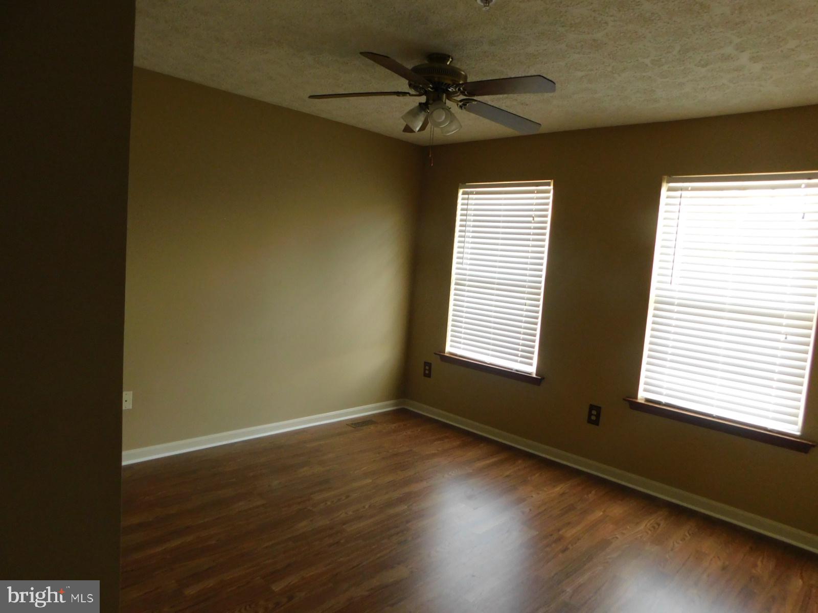 WALNUT MANOR - Residential