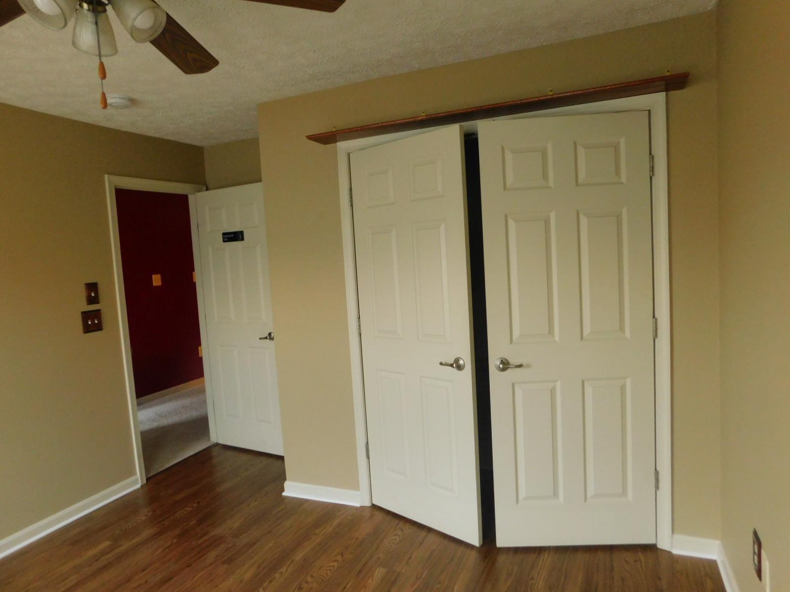 WALNUT MANOR - Residential