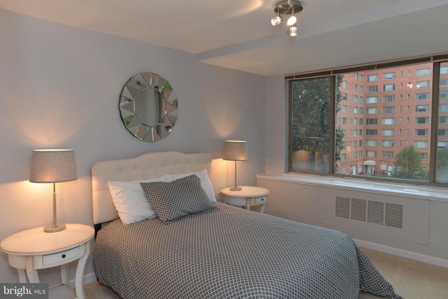 Updated one bedroom, just a short walk from the Rosslyn Metro. Open floor plan, fresh paint throughout, brand new wall to wall carpet, new floors in kitchen and bathroom. LED lights in master bedroom and bathroom. Beautiful views and plenty of closet space. Amenities galore   security, free Wi-Fi, assigned parking, gym, pool with hot tub, dry cleaning, convenience store, a hair salon, and more.