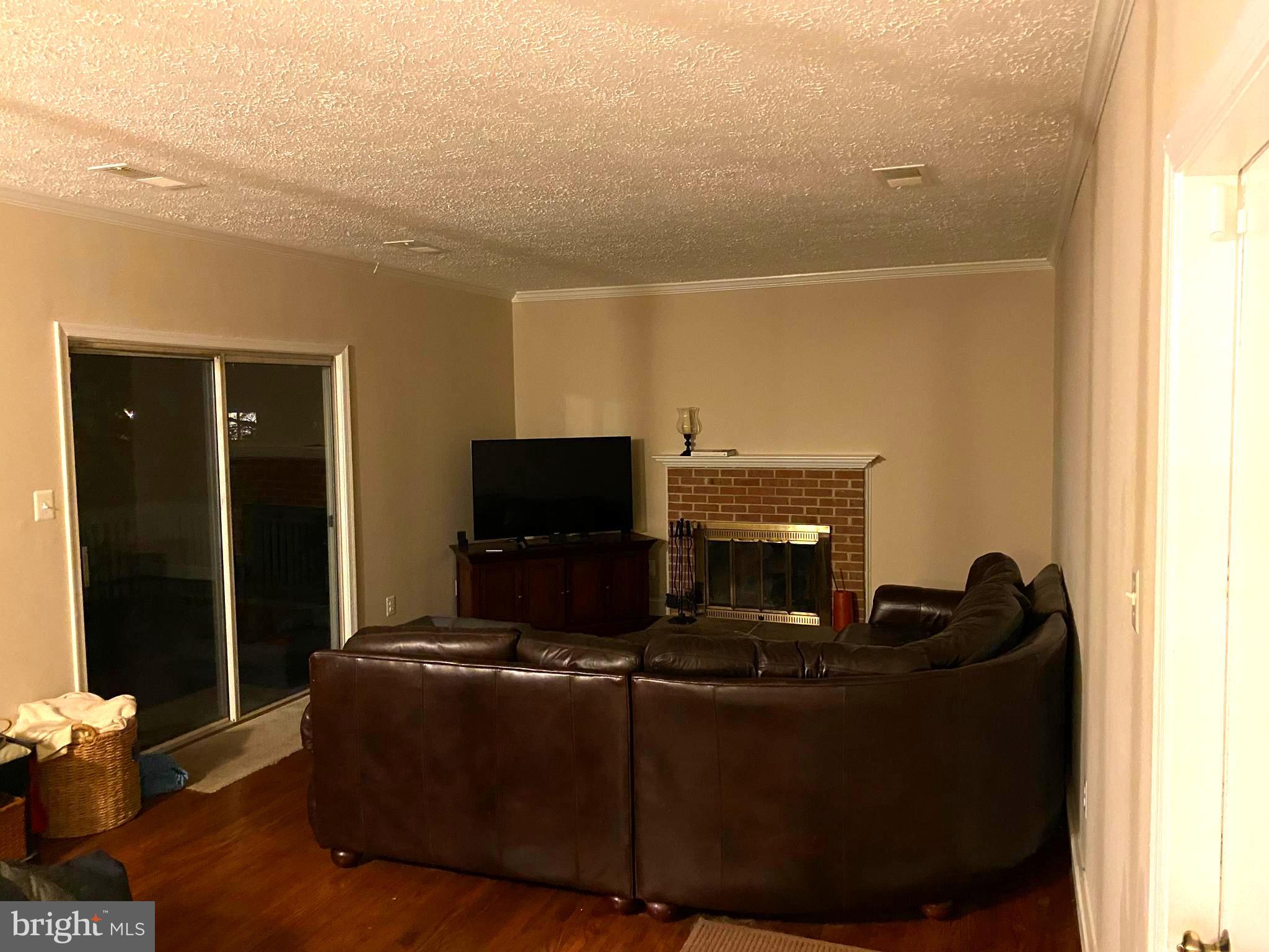 TOWLSTON MEADOWS - Residential Lease