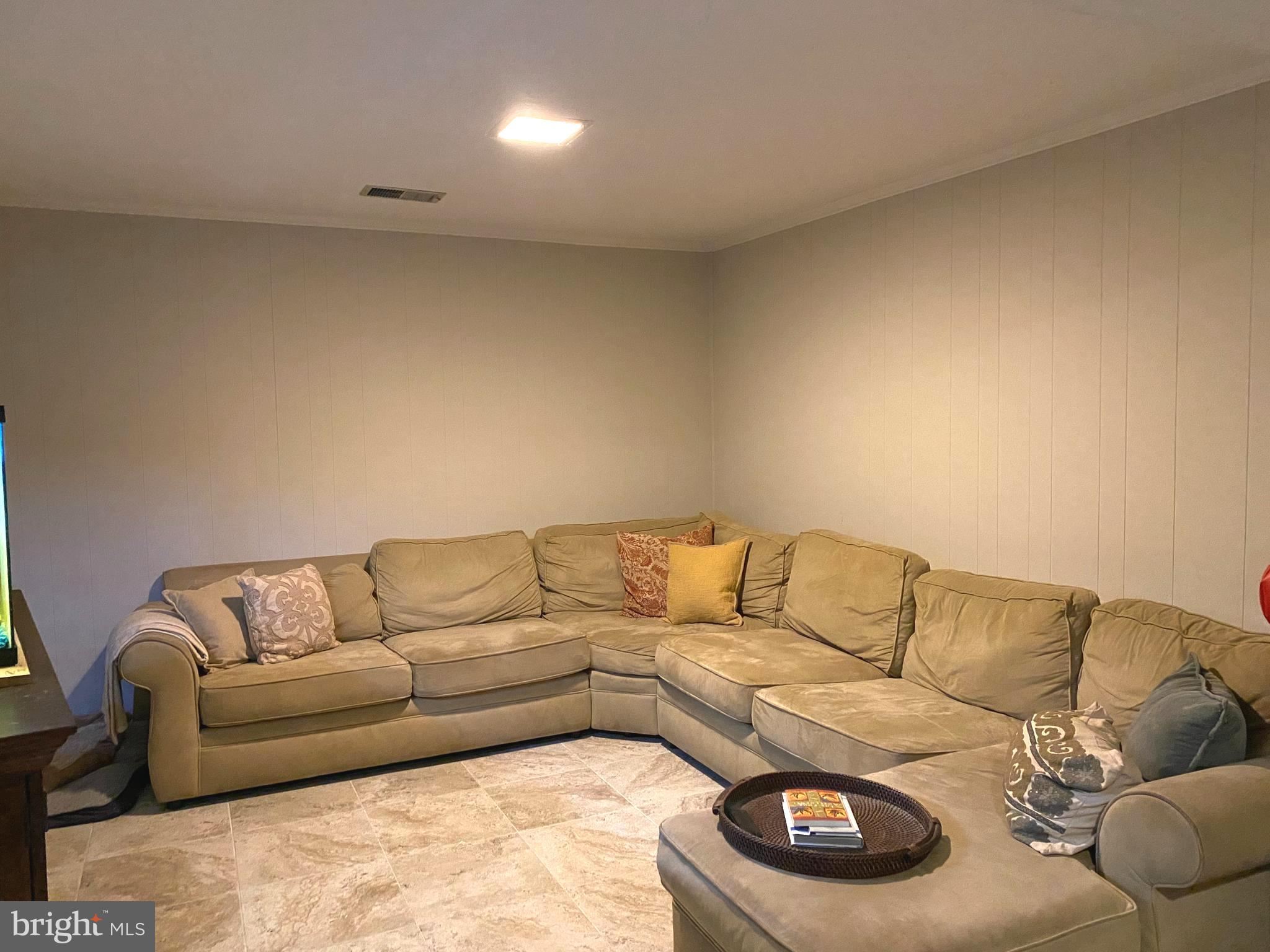 TOWLSTON MEADOWS - Residential Lease