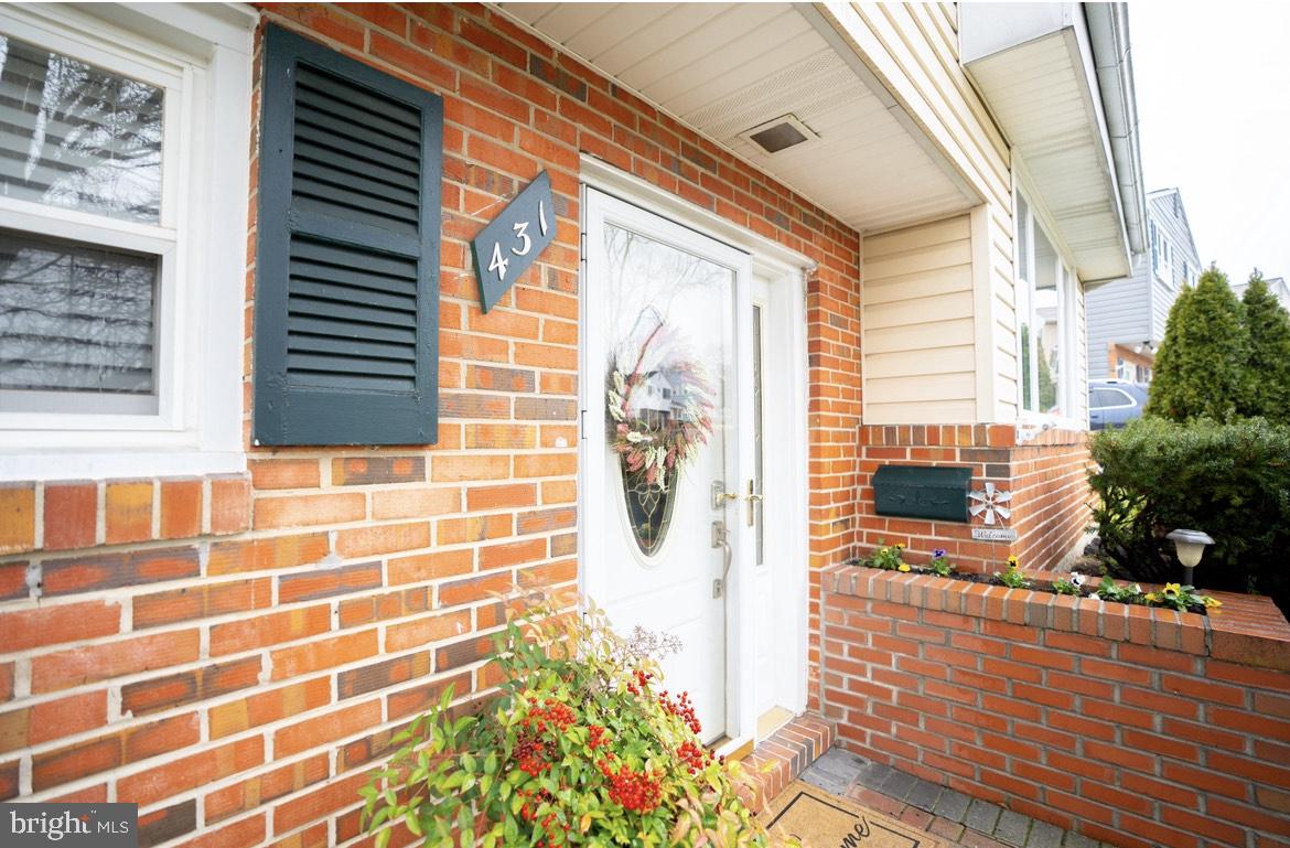 CRESTWOOD - Residential