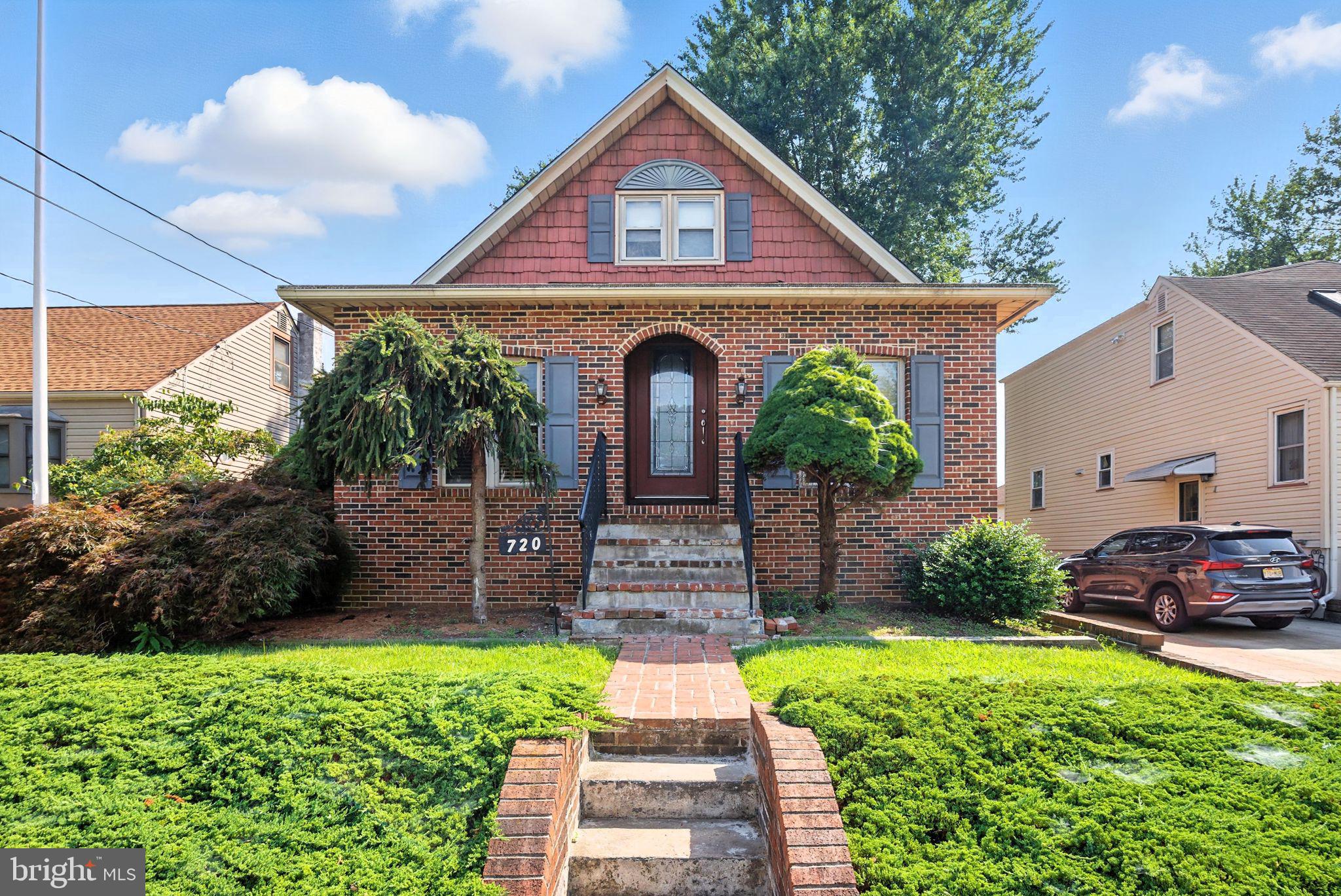 720 CEDAR AVENUE