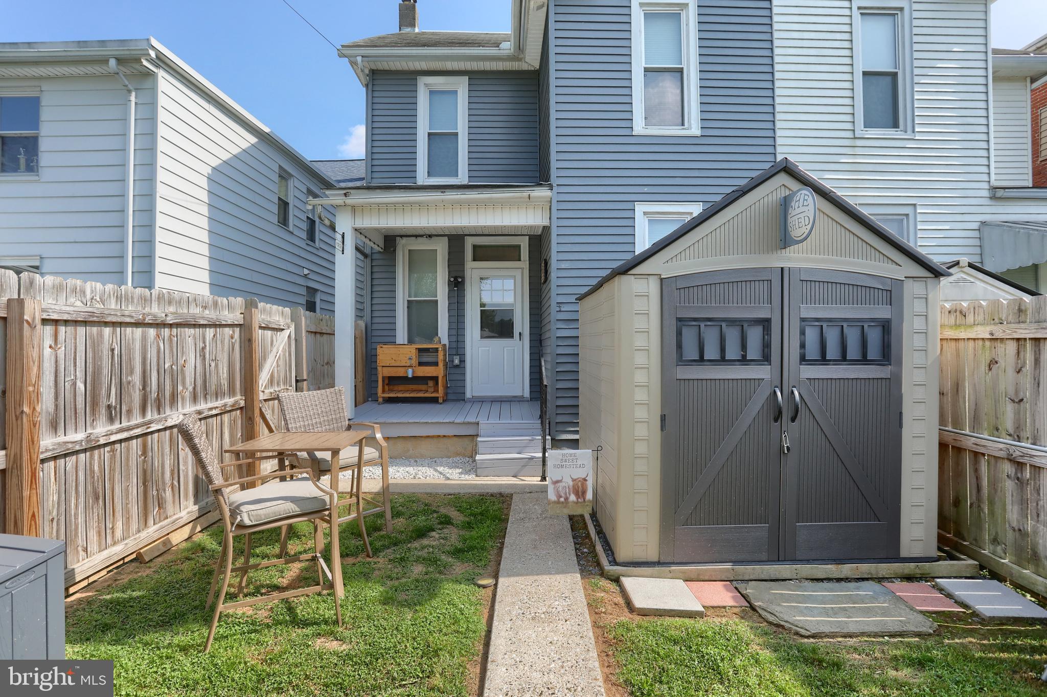 ELIZABETHTOWN BOROUGH - Residential