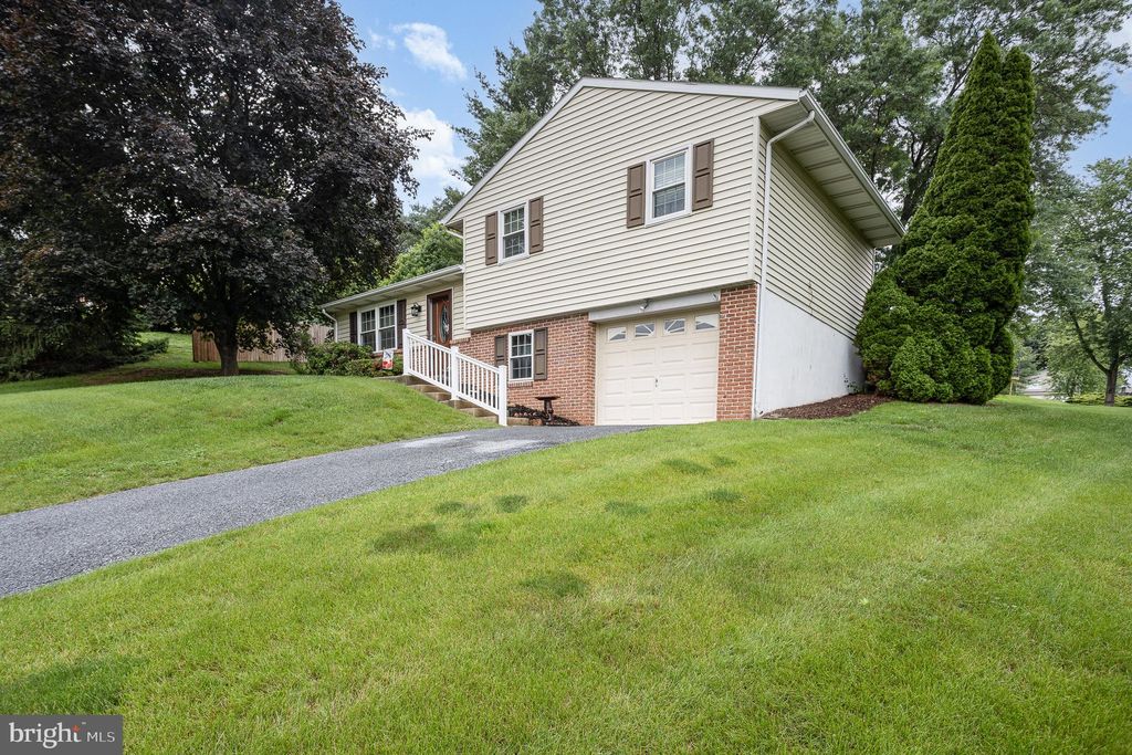 Photo of 3 Julie Terrace, LITITZ, PA 17543 (MLS # PALA2071234)