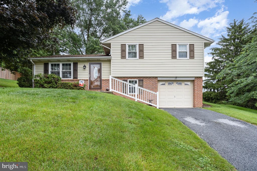 Photo of 3 Julie Terrace, LITITZ, PA 17543 (MLS # PALA2071234)