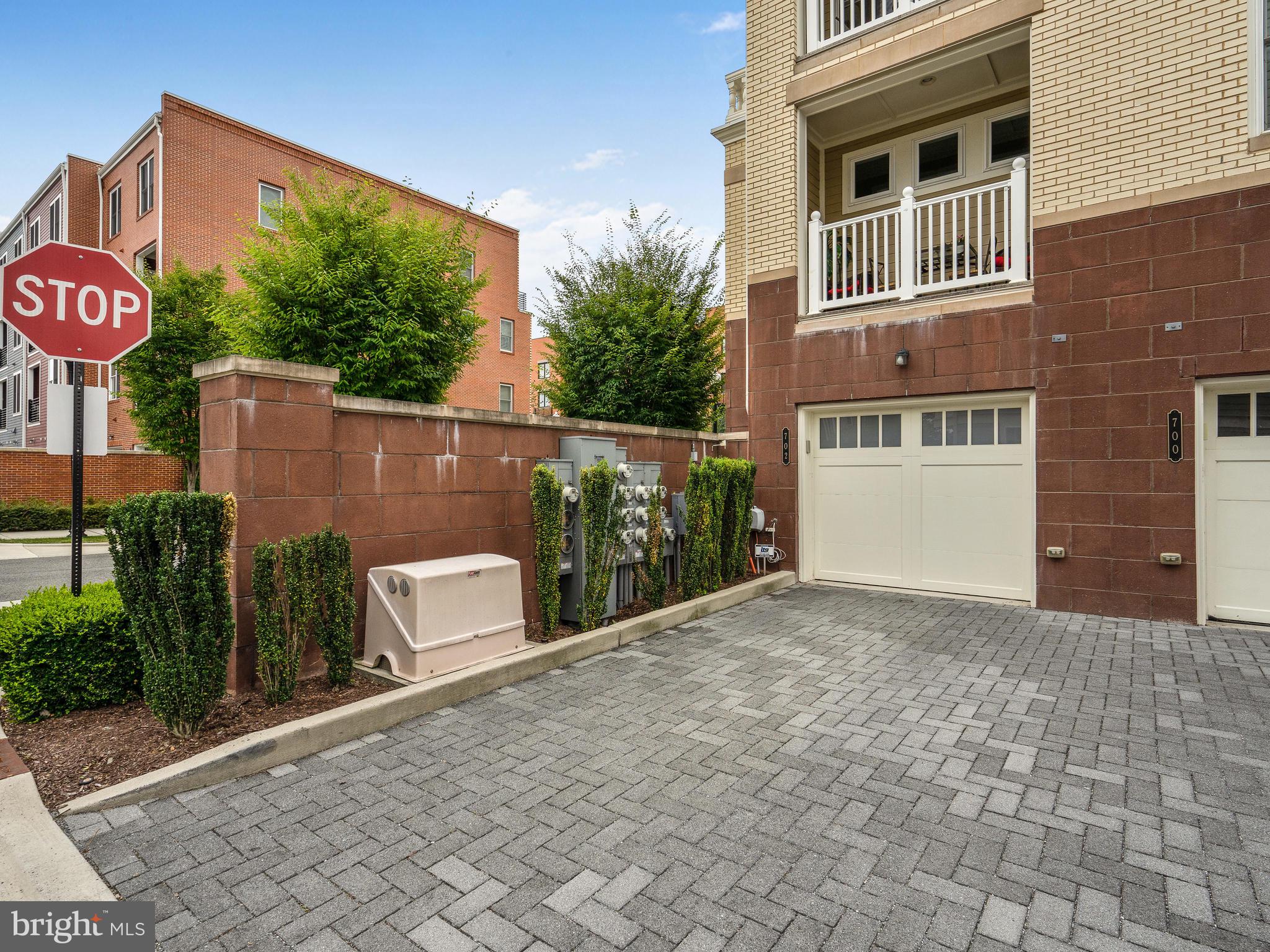 POTOMAC YARD CONDOMINIUM - Residential Lease