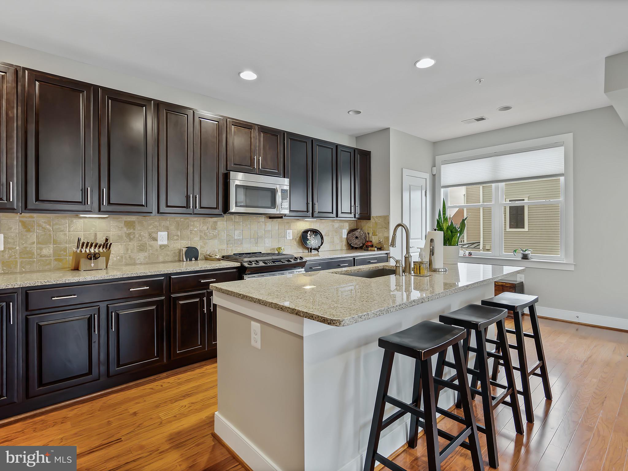 POTOMAC YARD CONDOMINIUM - Residential Lease