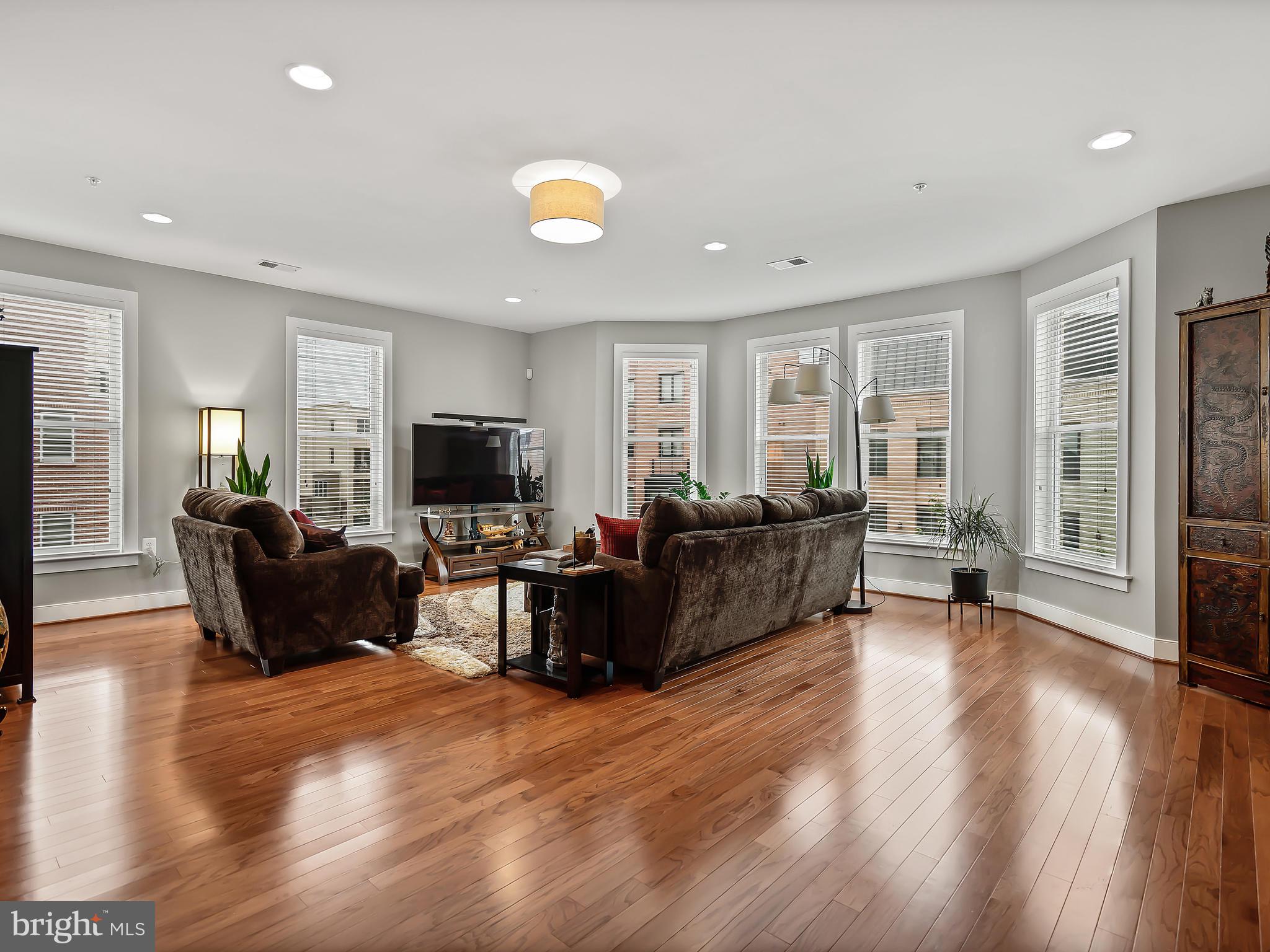 POTOMAC YARD CONDOMINIUM - Residential Lease