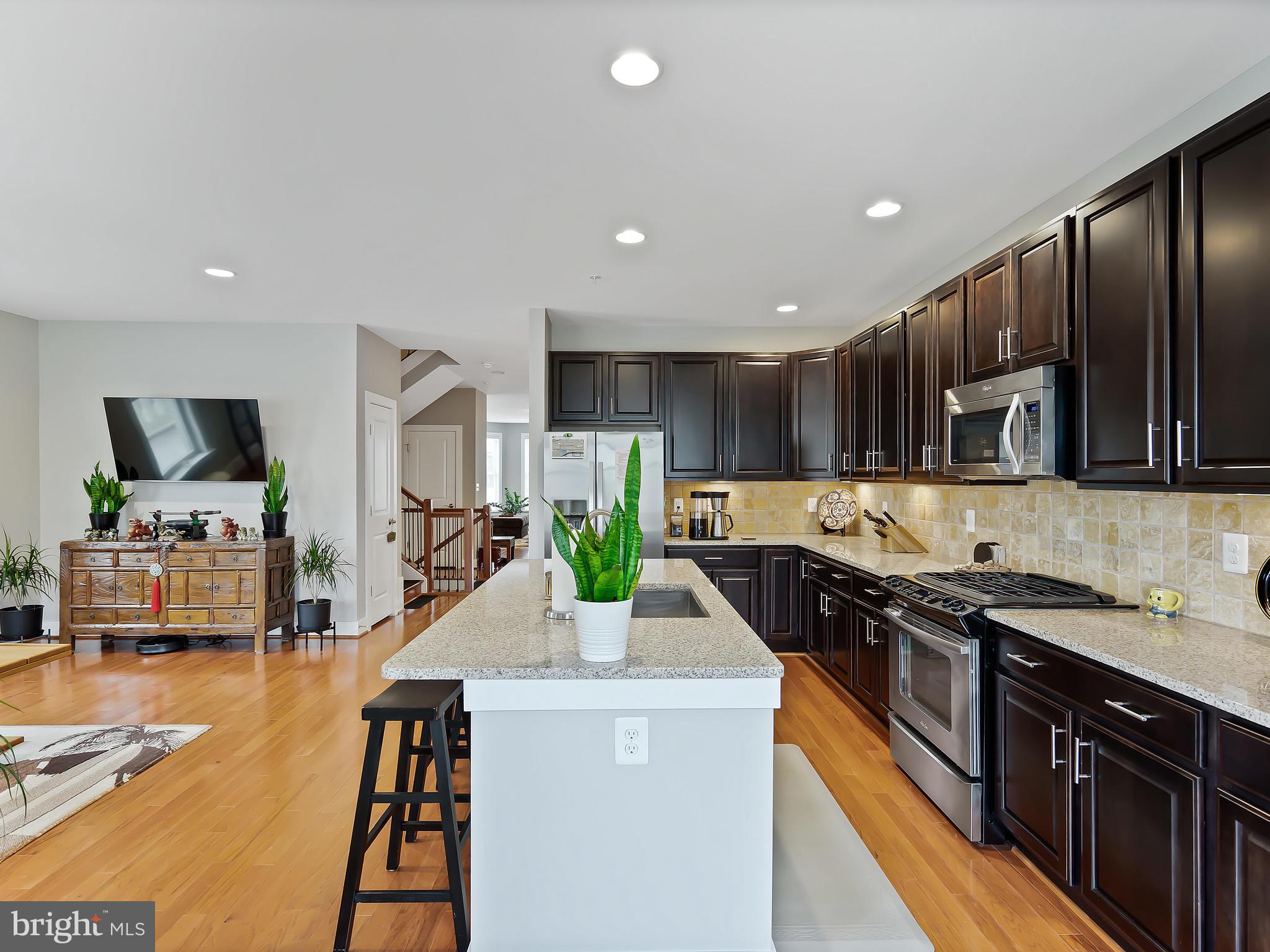 POTOMAC YARD CONDOMINIUM - Residential Lease