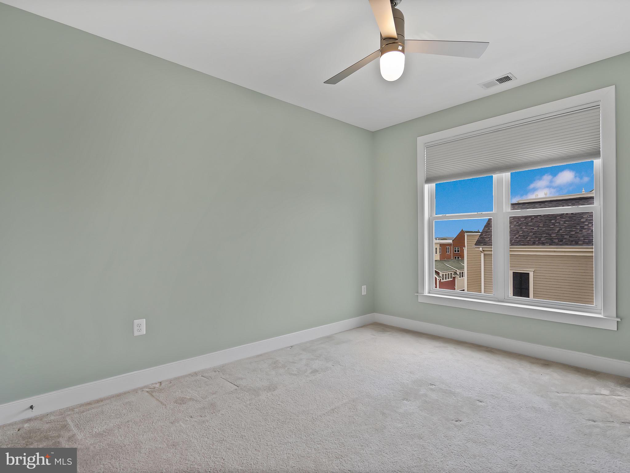 POTOMAC YARD CONDOMINIUM - Residential Lease