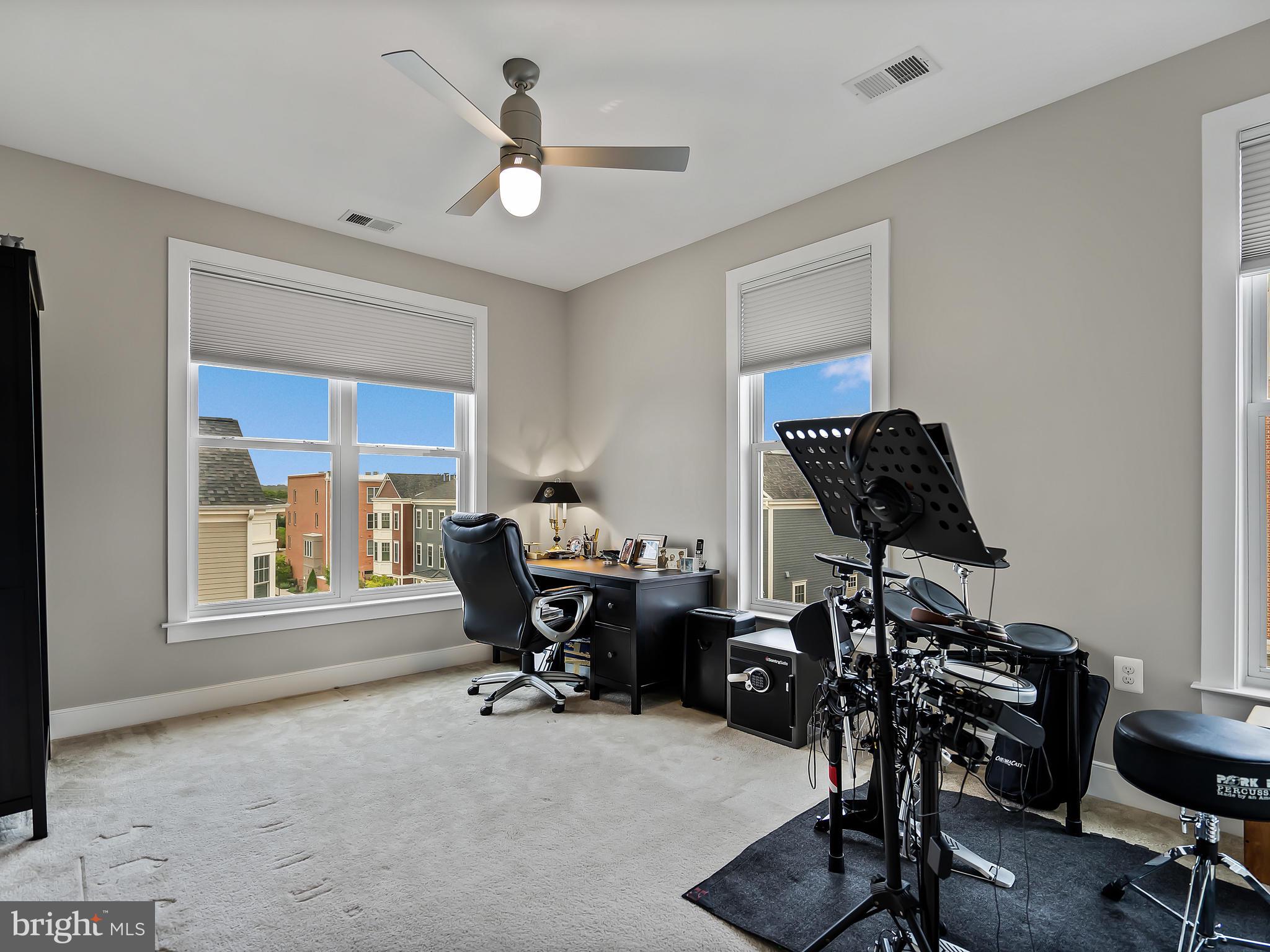 POTOMAC YARD CONDOMINIUM - Residential Lease