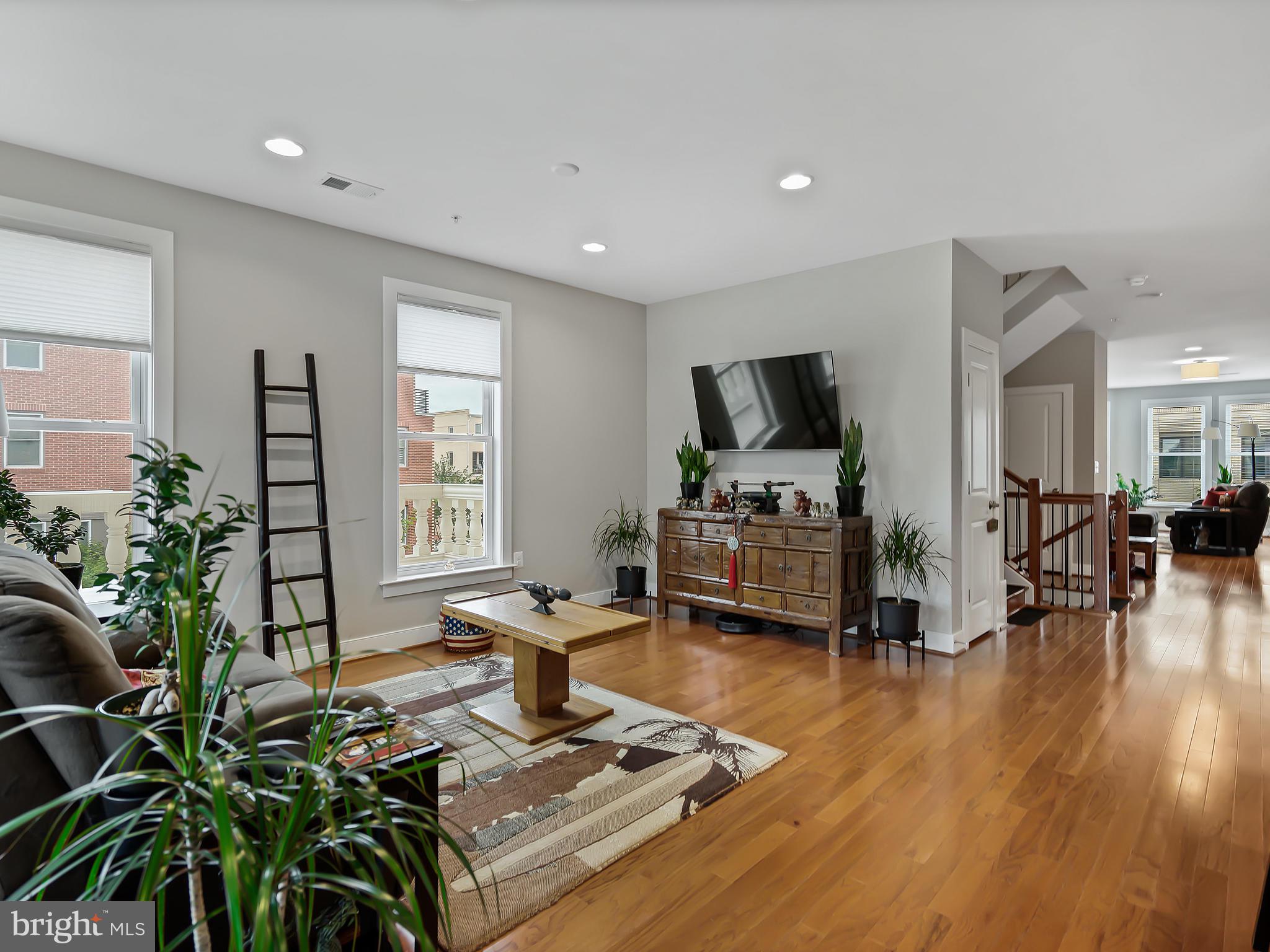 POTOMAC YARD CONDOMINIUM - Residential Lease