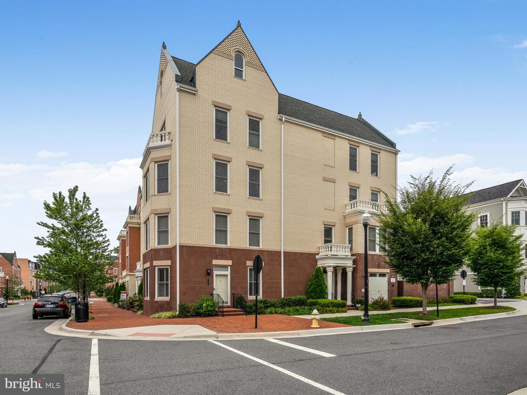 POTOMAC YARD CONDOMINIUM - Residential Lease