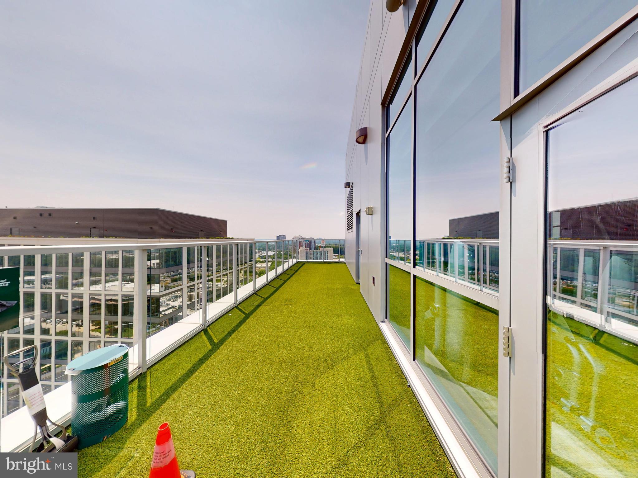 PIKE AND ROSE - Residential