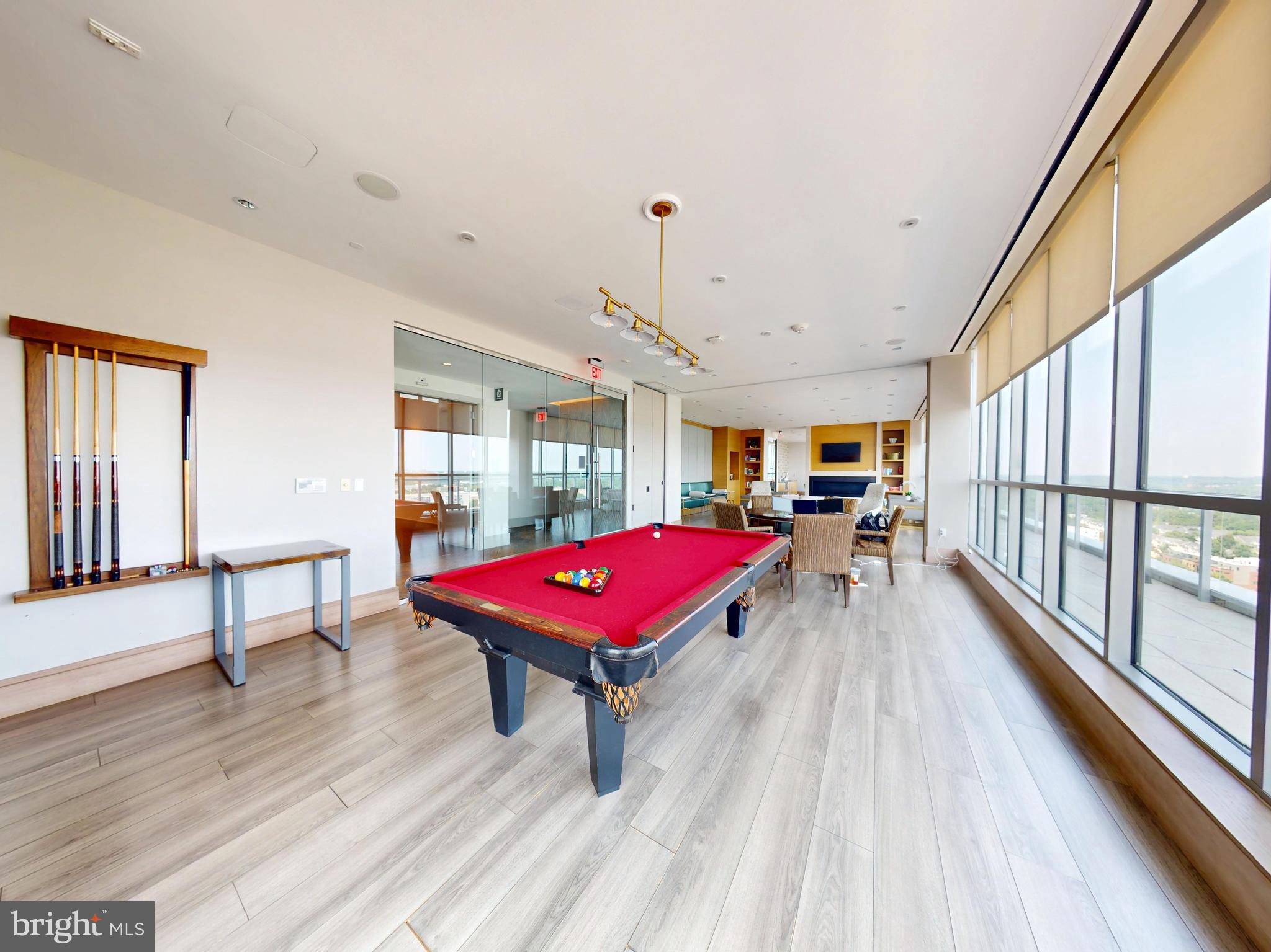 PIKE AND ROSE - Residential