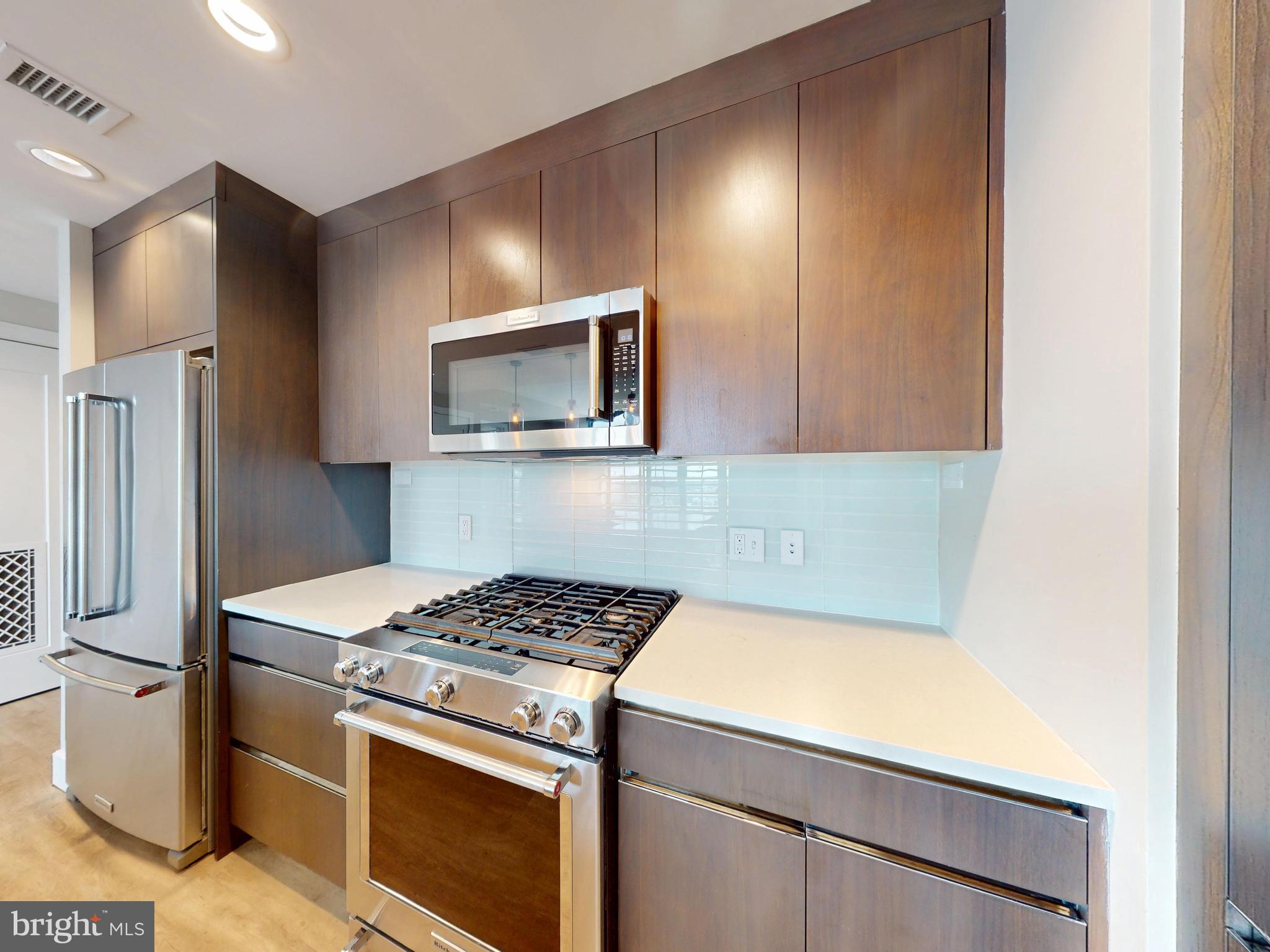 PIKE AND ROSE - Residential