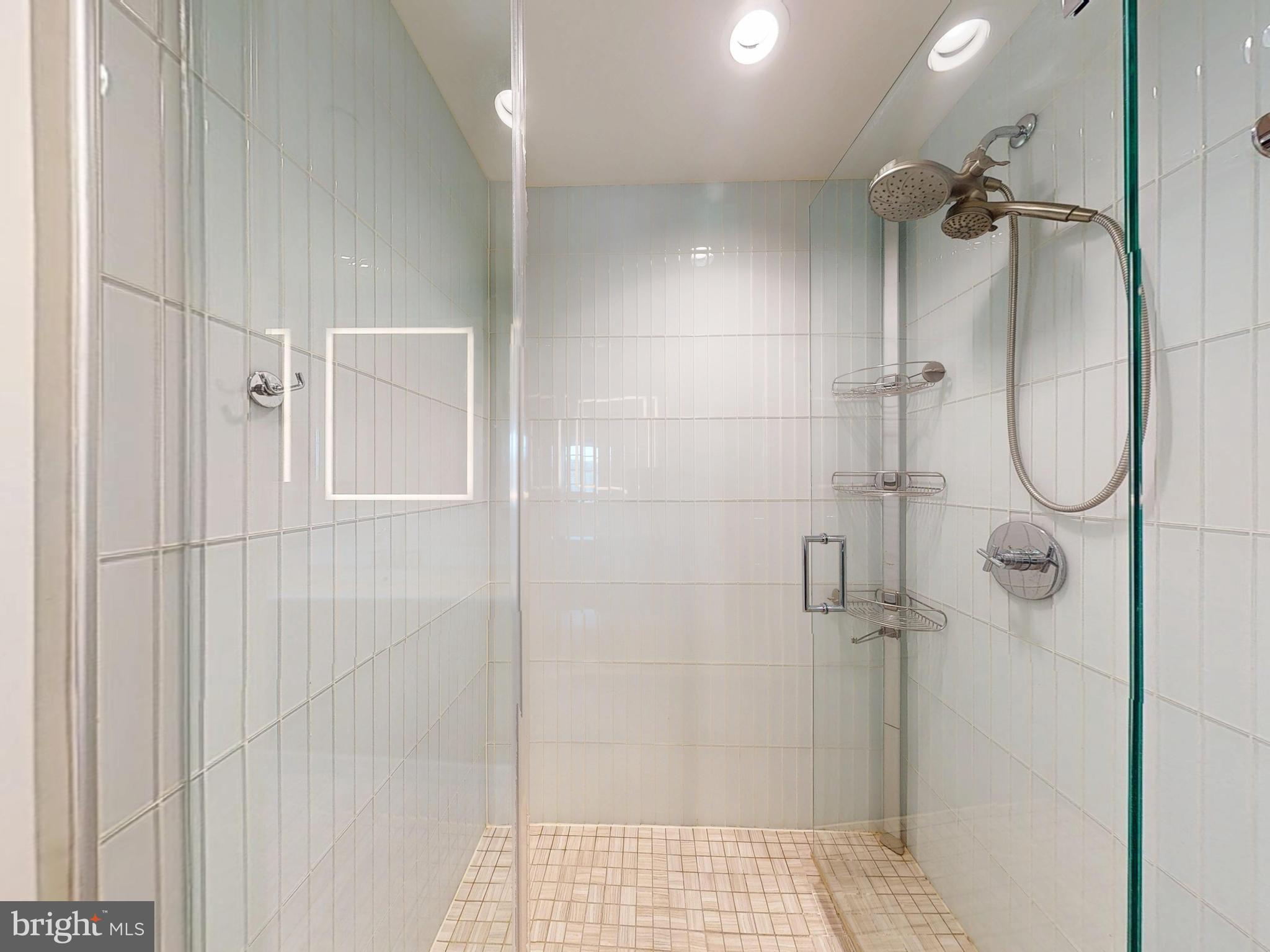 PIKE AND ROSE - Residential