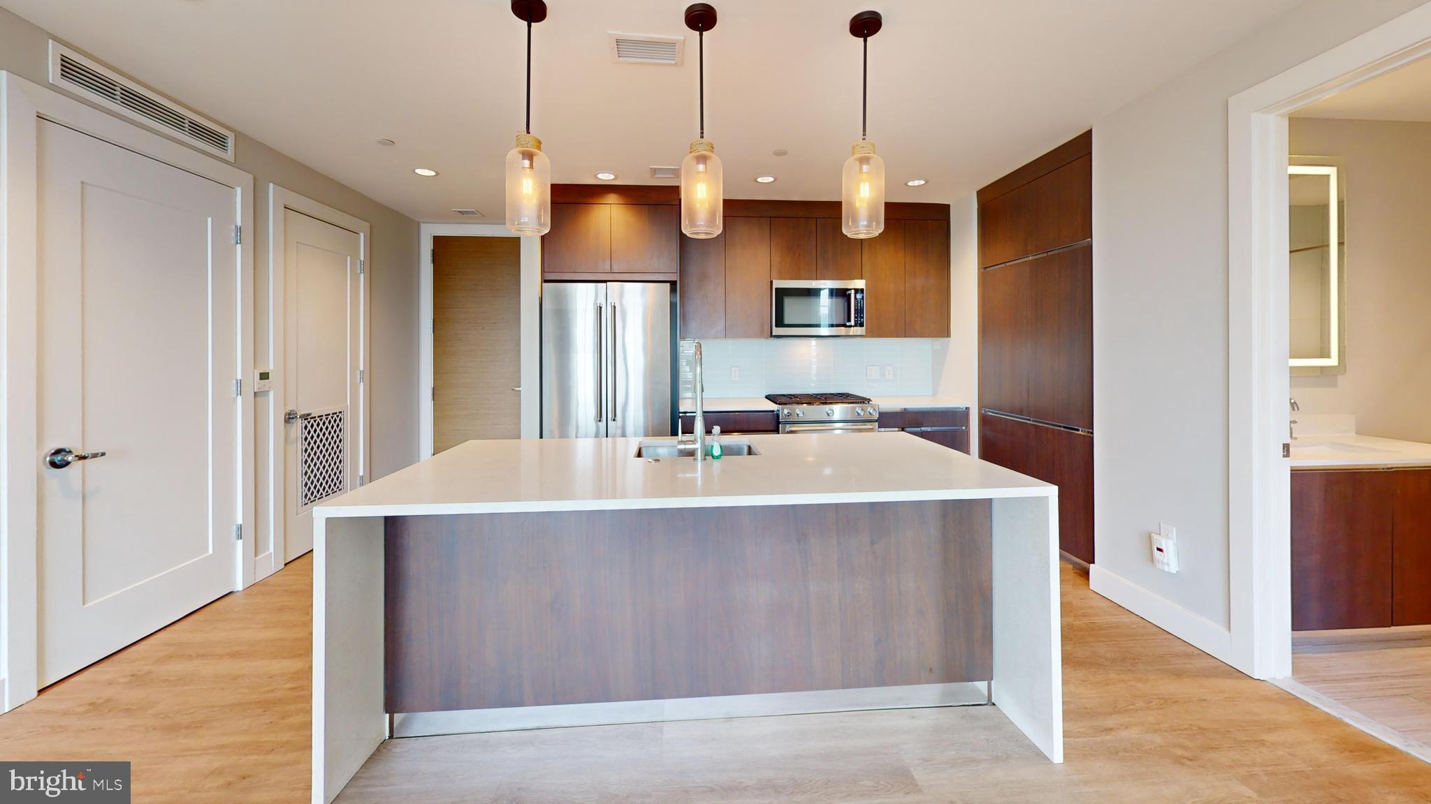 PIKE AND ROSE - Residential