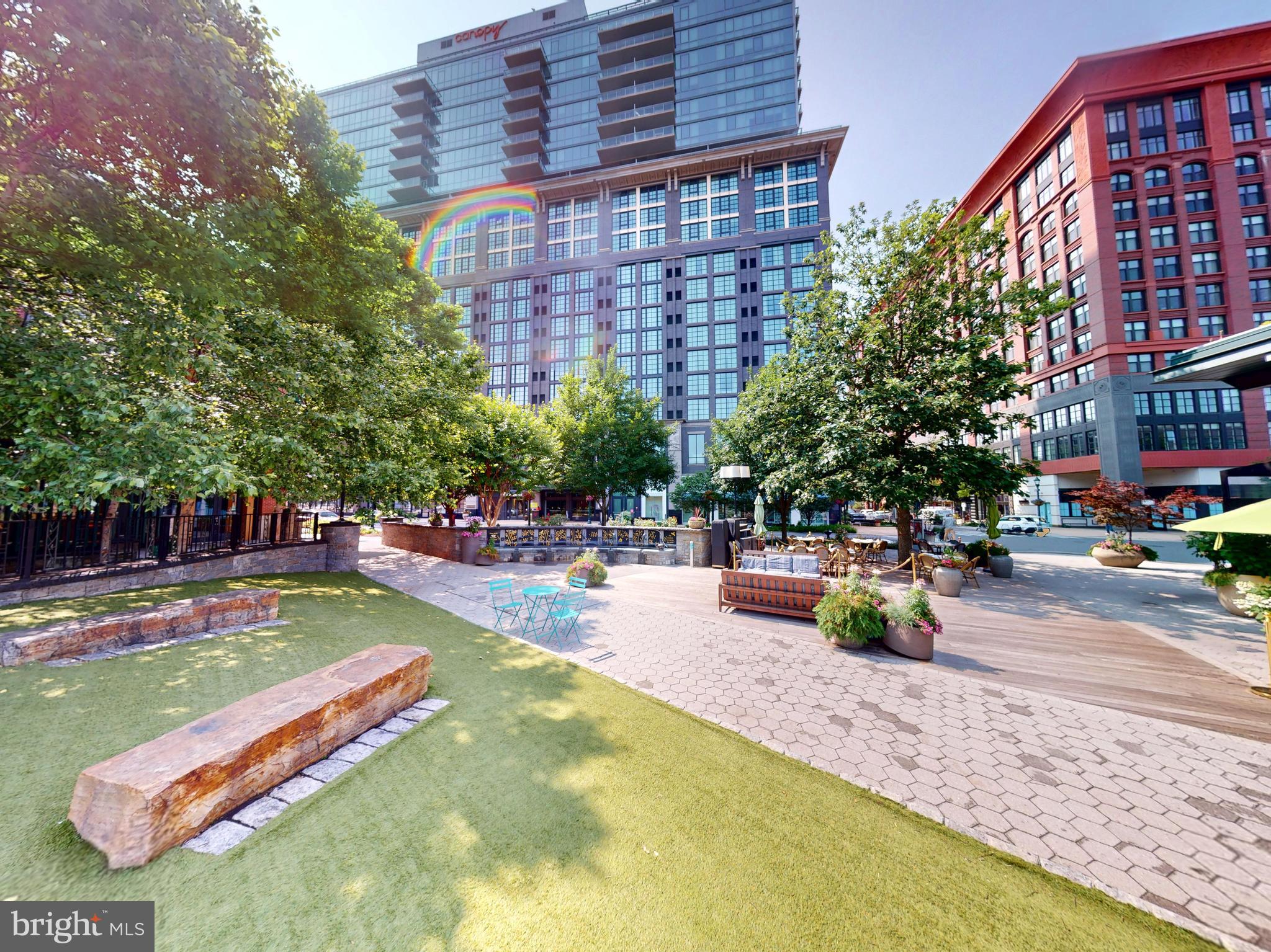 PIKE AND ROSE - Residential