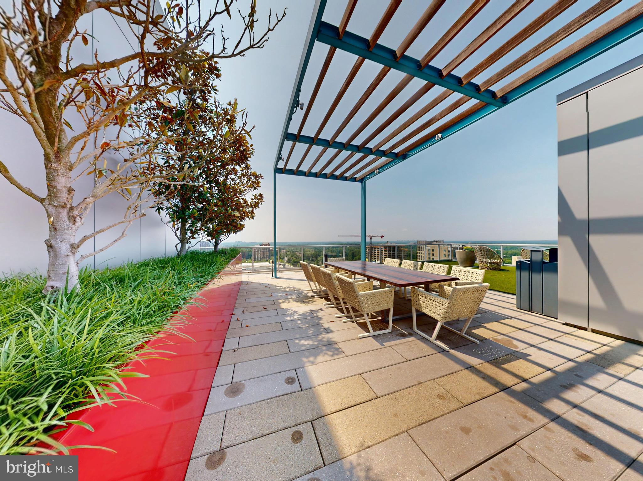 PIKE AND ROSE - Residential