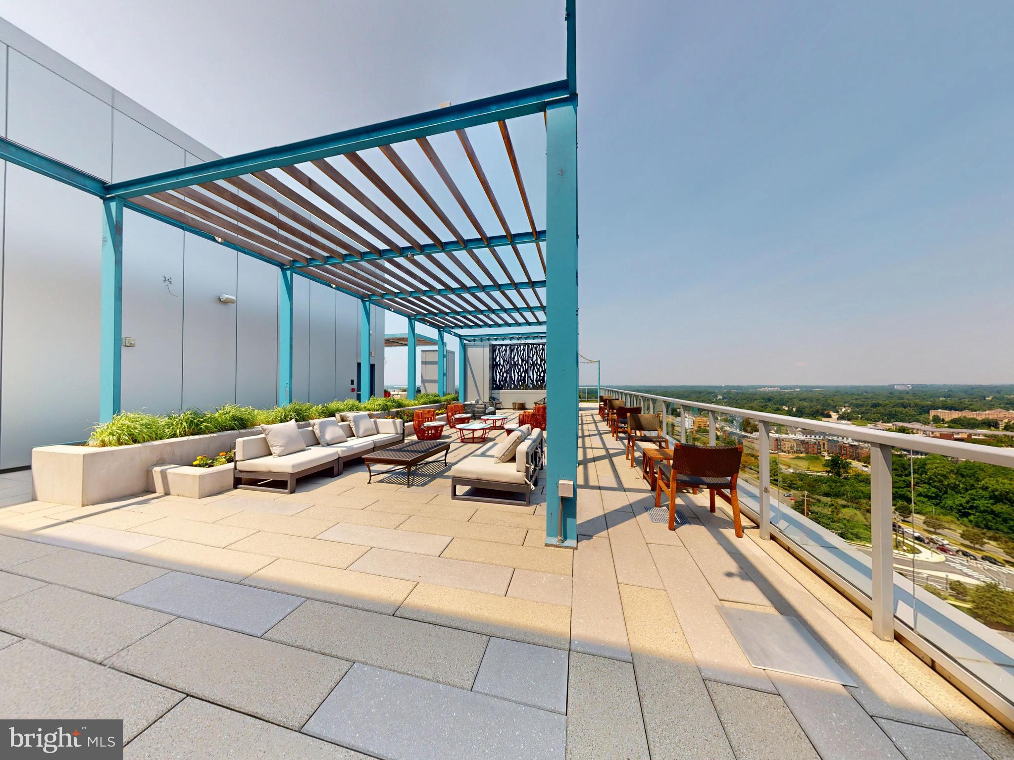 PIKE AND ROSE - Residential