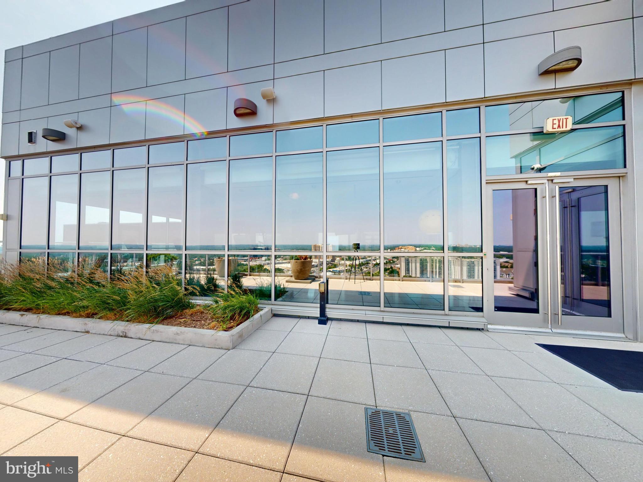 PIKE AND ROSE - Residential