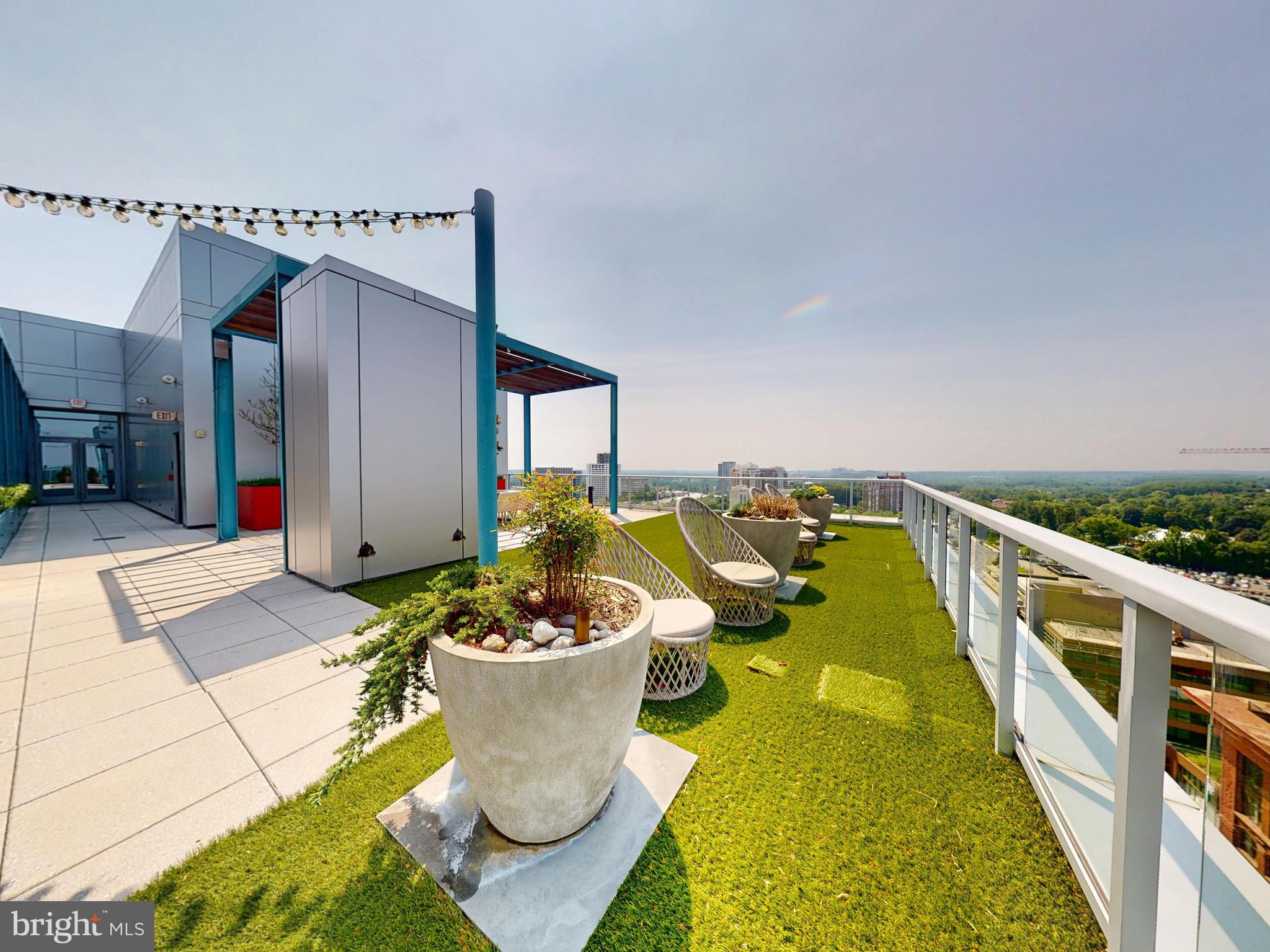 PIKE AND ROSE - Residential