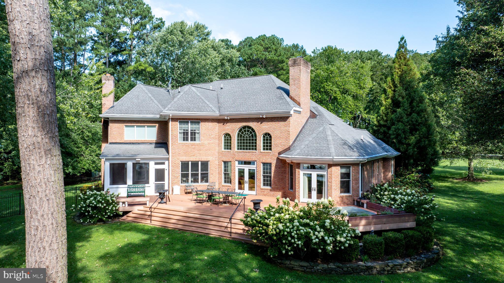 BAILEYS NECK - Residential