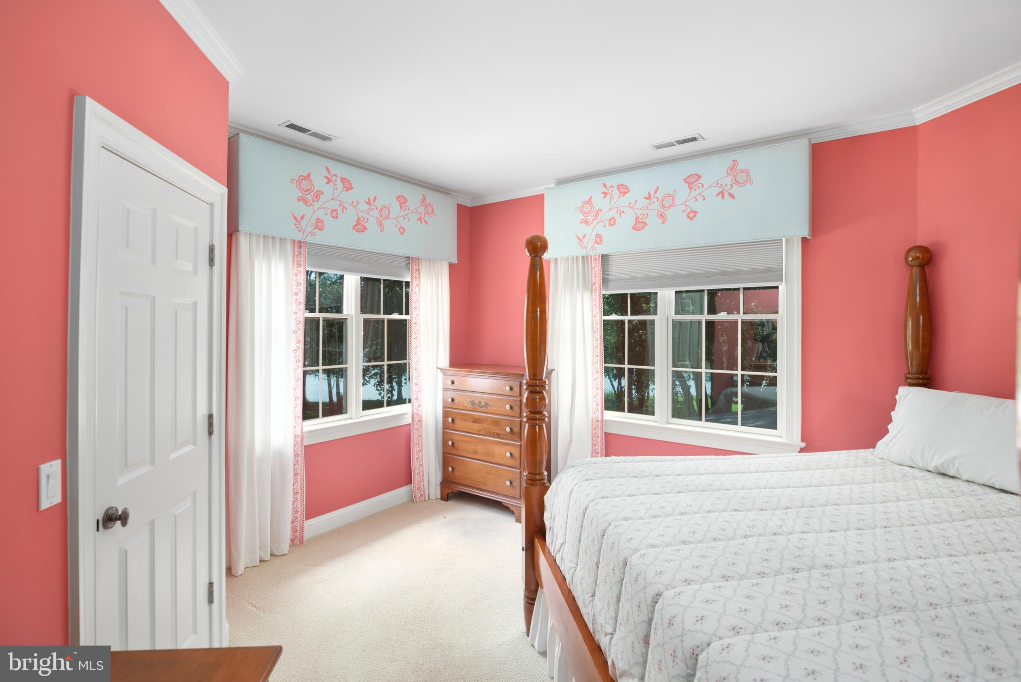 BAILEYS NECK - Residential