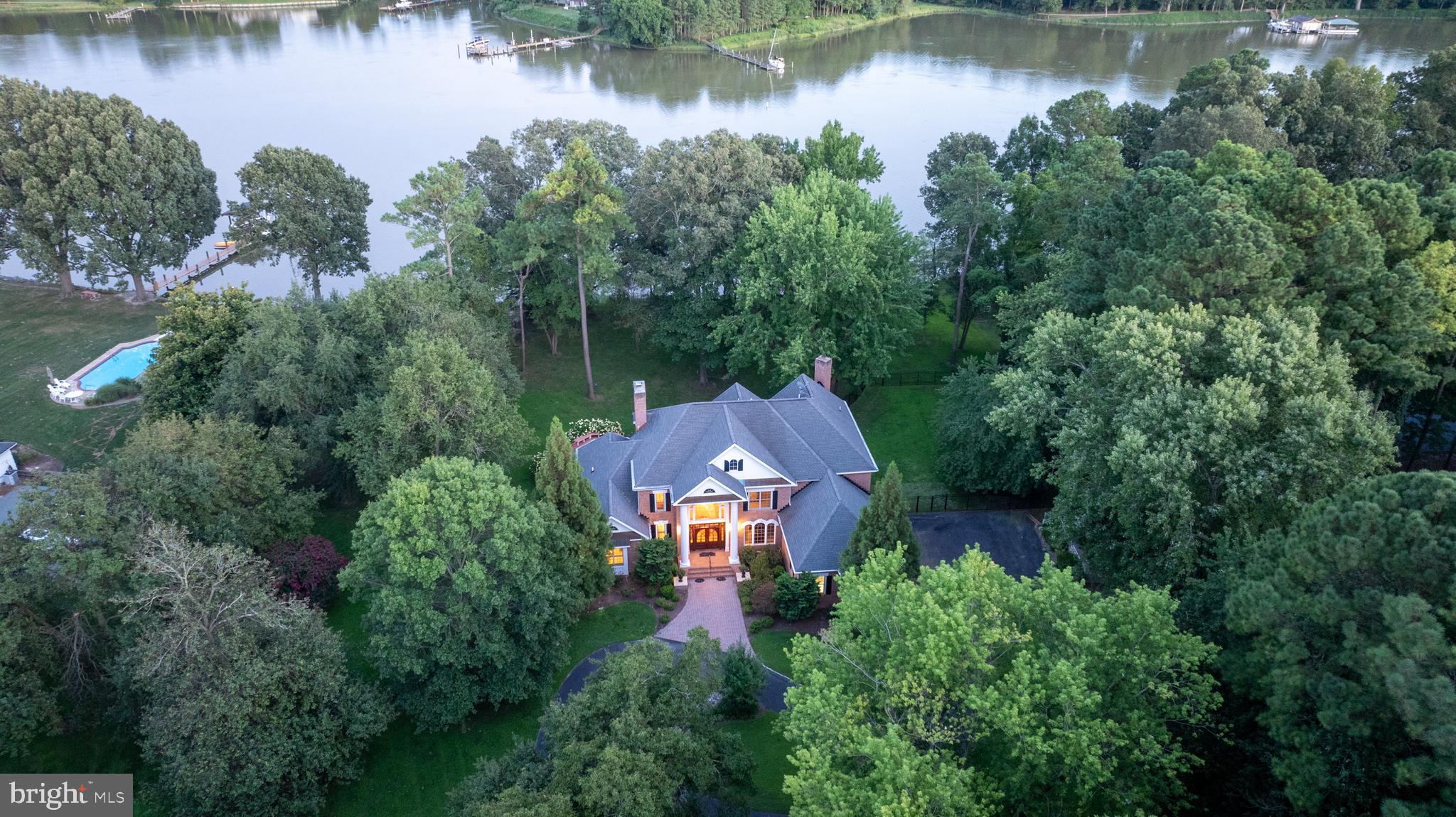 BAILEYS NECK - Residential