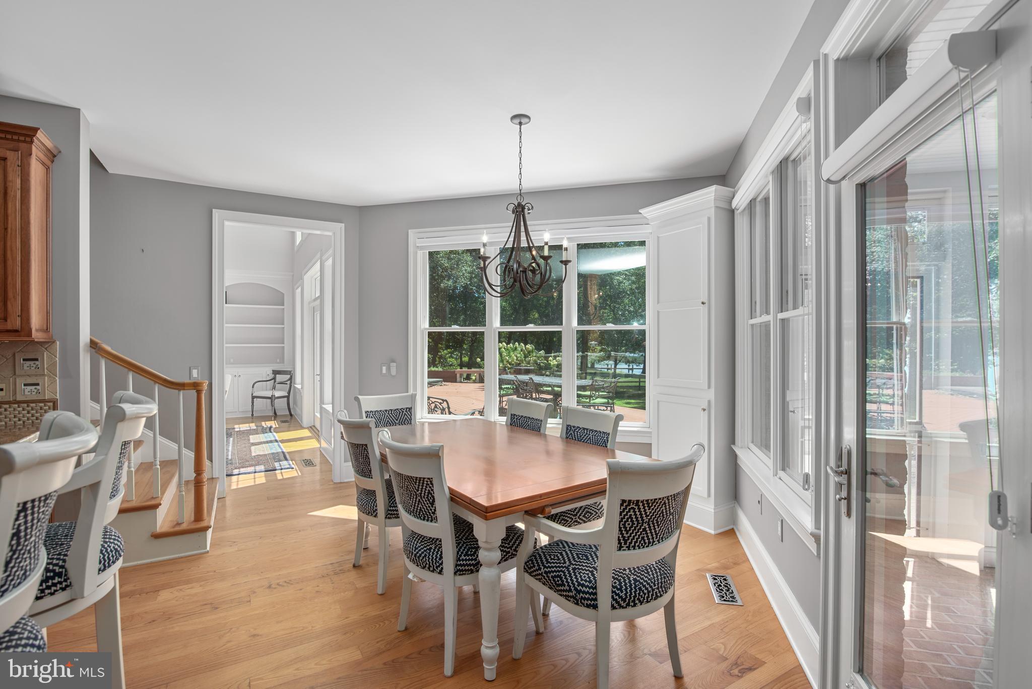 BAILEYS NECK - Residential