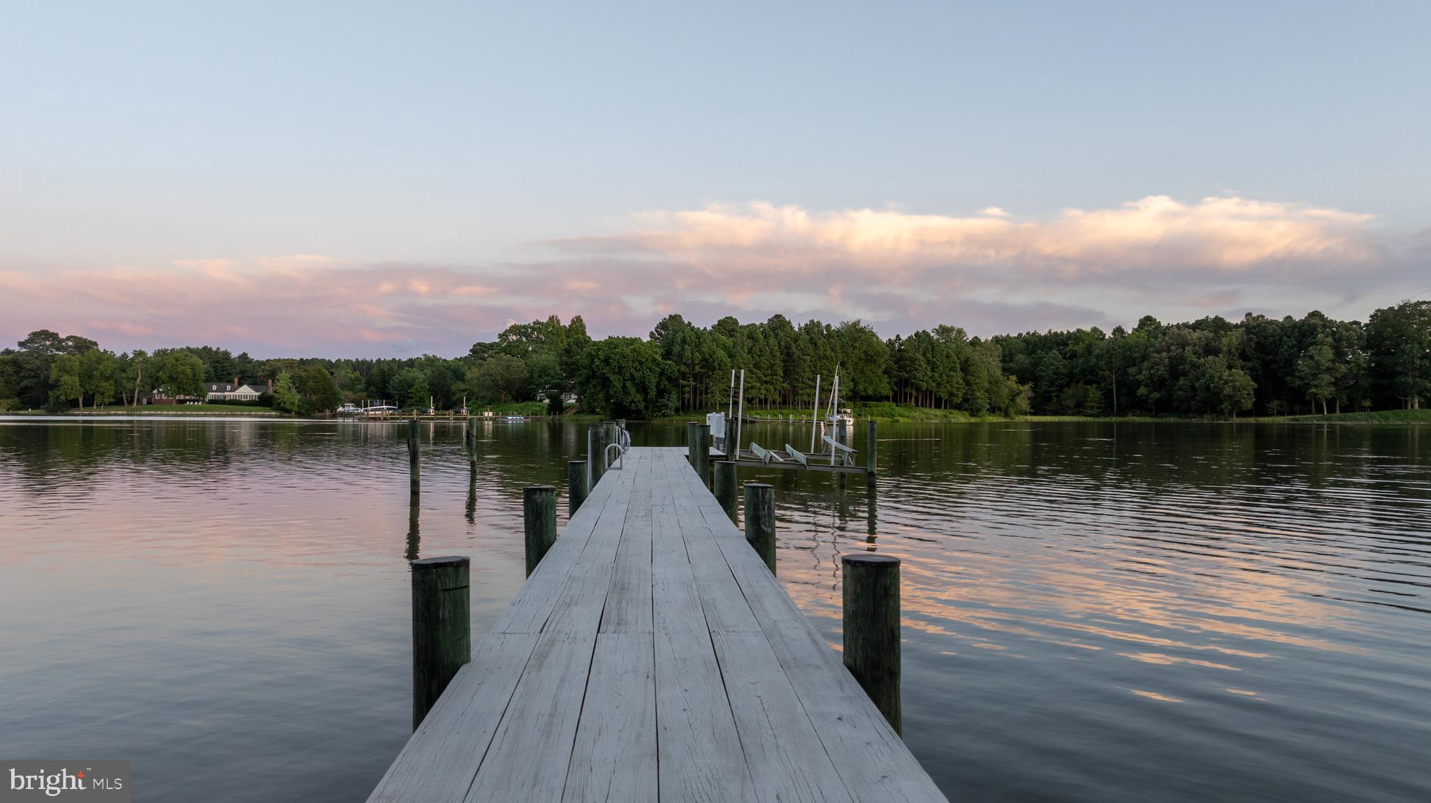 BAILEYS NECK - Residential