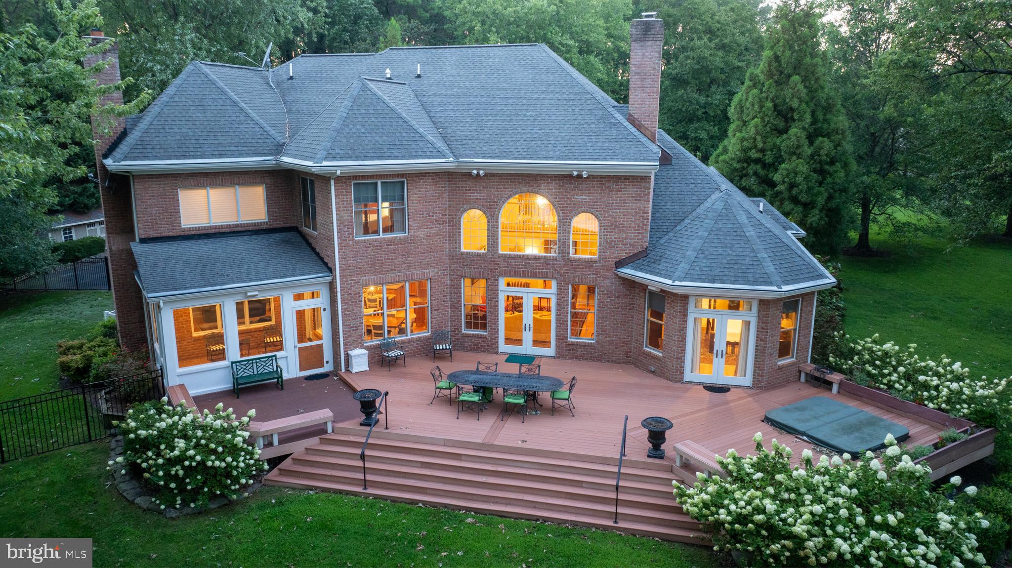 BAILEYS NECK - Residential