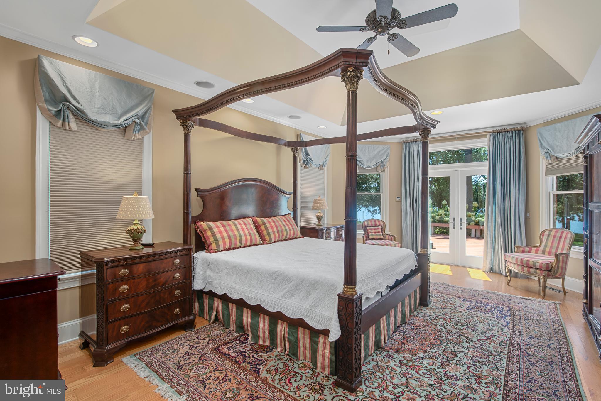 BAILEYS NECK - Residential