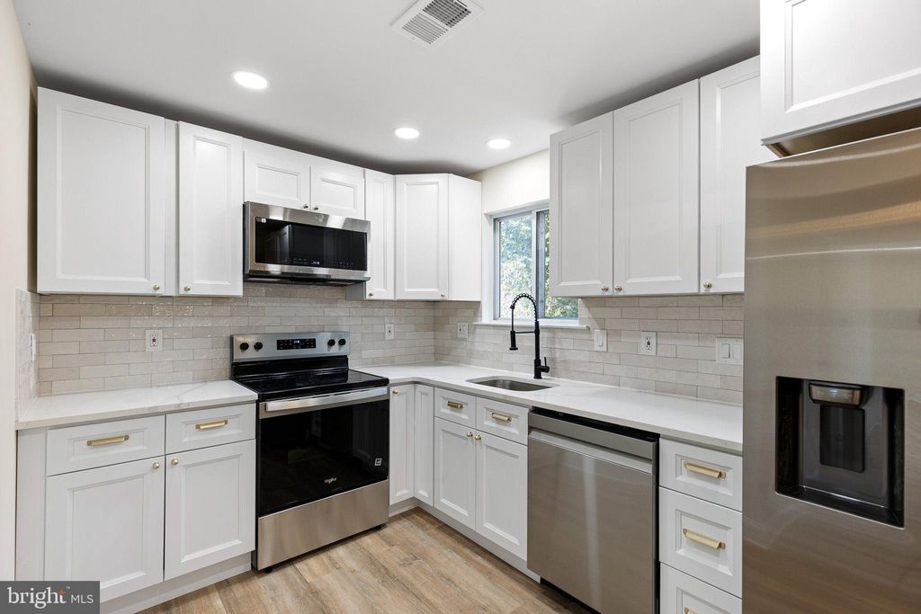 Photo of 113 E Plover Drive, NEWARK, DE 19702 (MLS # DENC2092186)