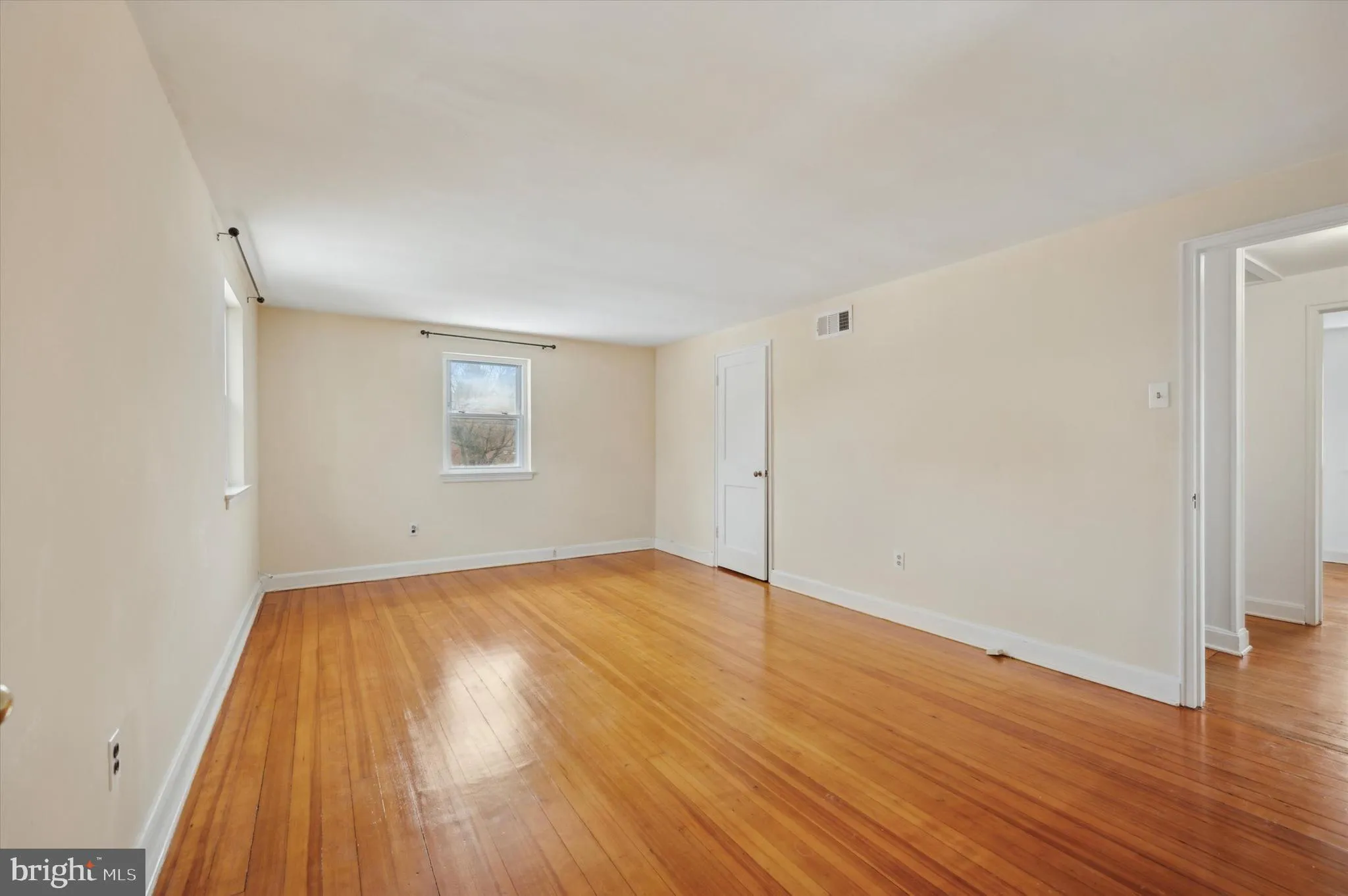 Wayne, Pennsylvania 19087, United States, 3 Bedrooms Bedrooms, ,3 BathroomsBathrooms,Residential,Pending,13587